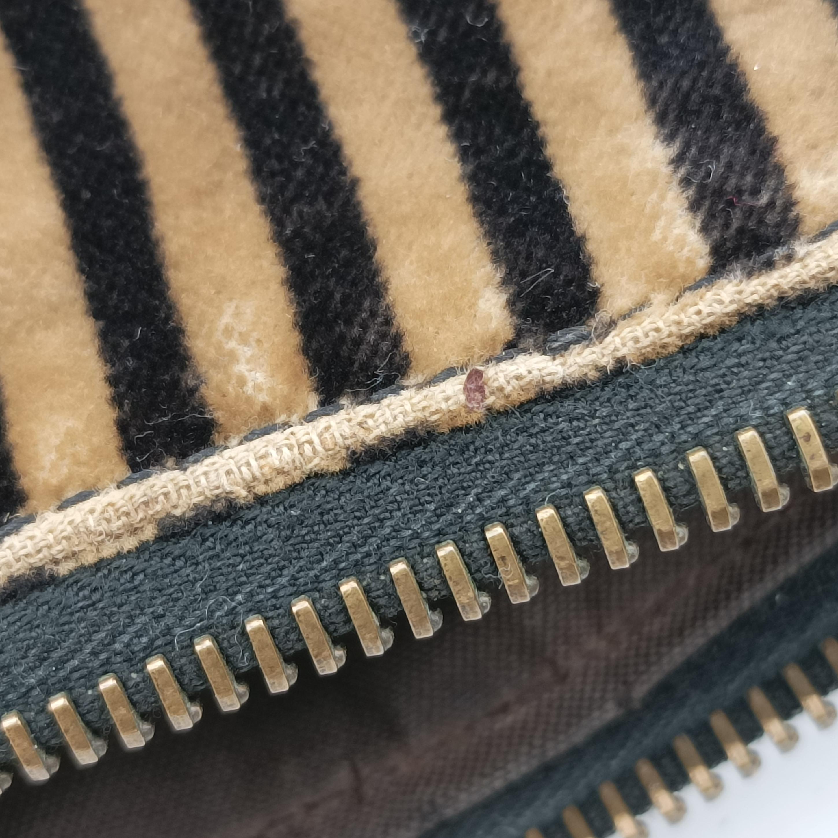 Secondhand Fendi Mamma Baguette Brown x Beige velour 8BR444 shoulderbag | stylenewstar