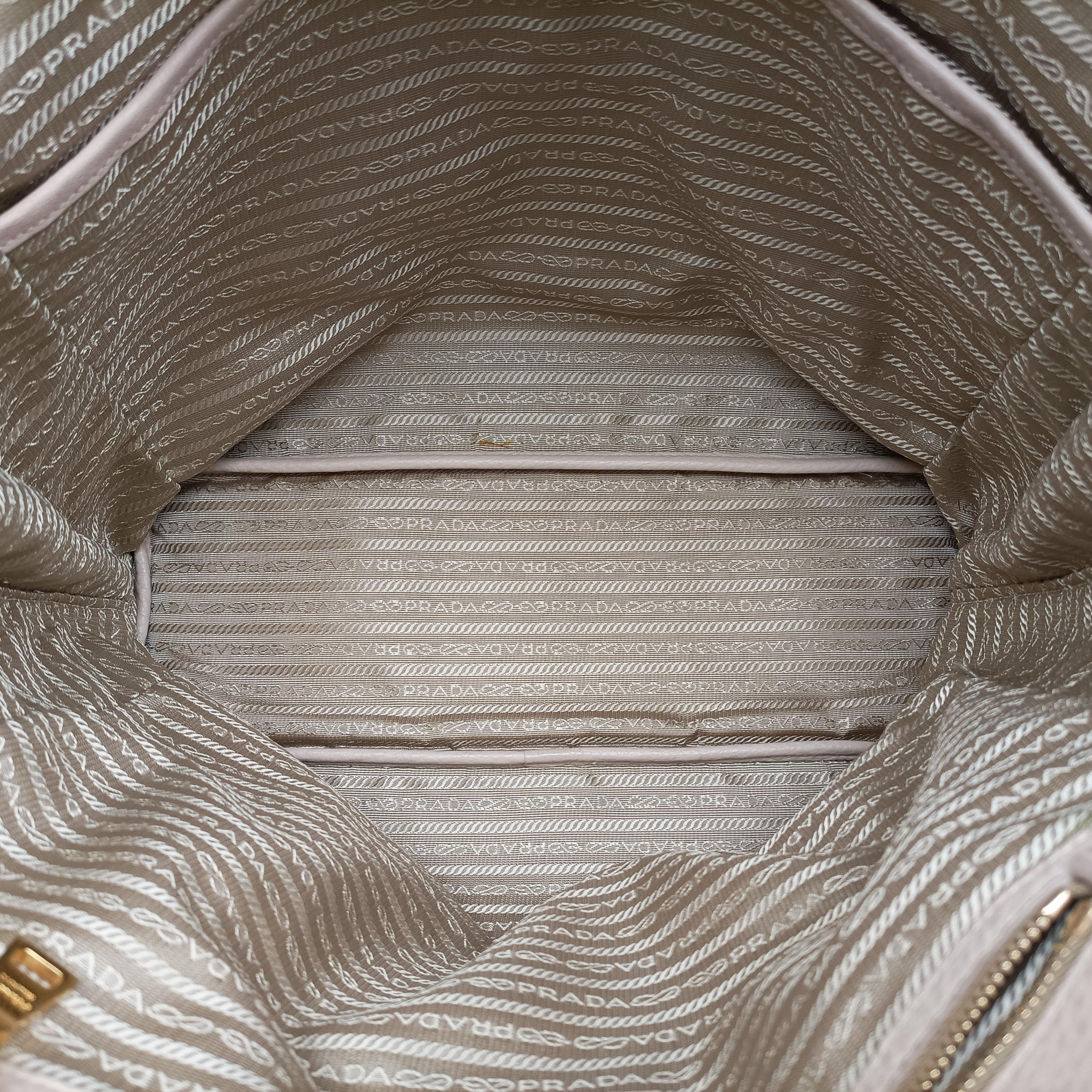 Secondhand Prada Vitello Beige leather  handbag | stylenewstar