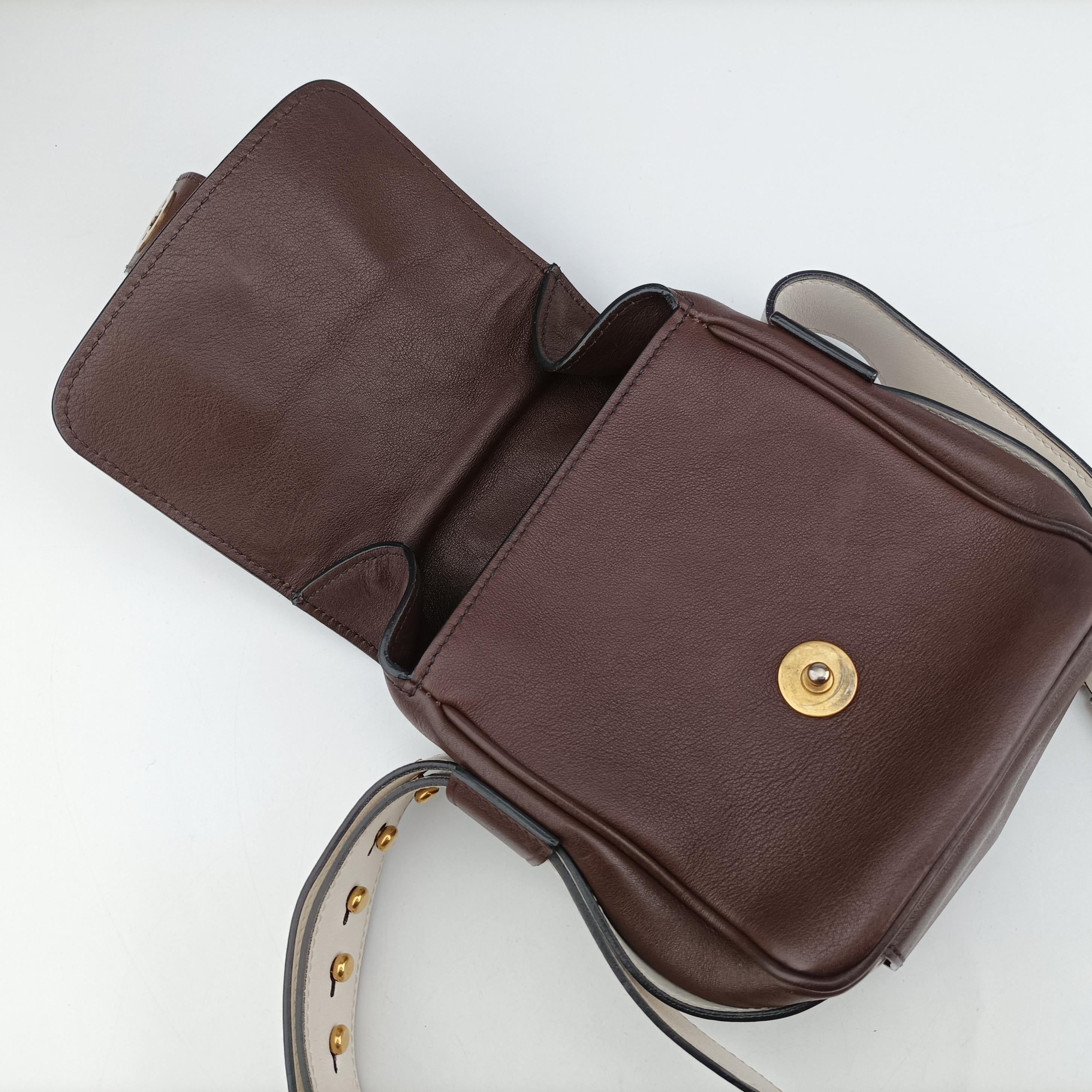Secondhand Prada Vitello Daino Messenger Brown leather  shoulderbag | stylenewstar