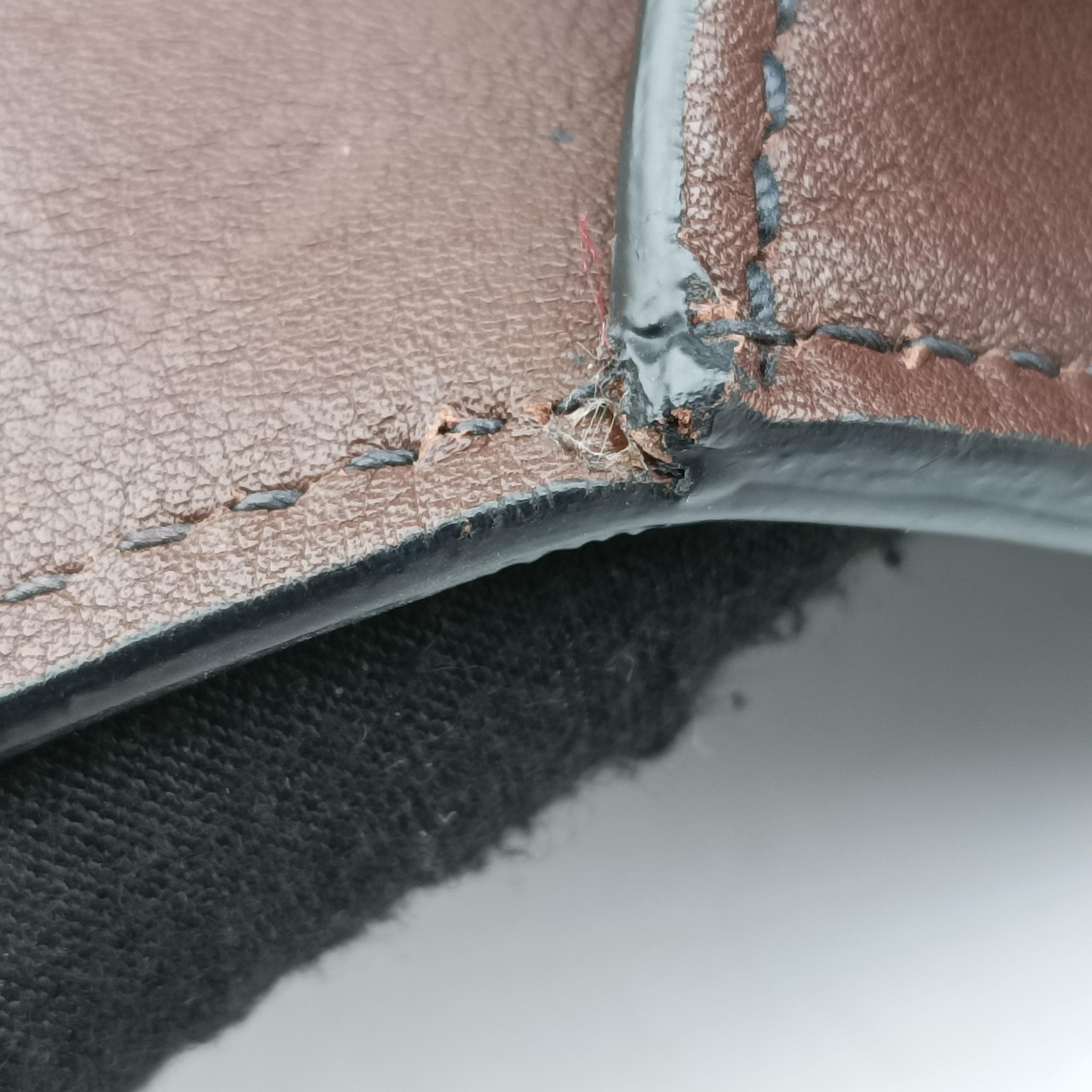Secondhand Prada Vitello Daino Messenger Brown leather  shoulderbag | stylenewstar