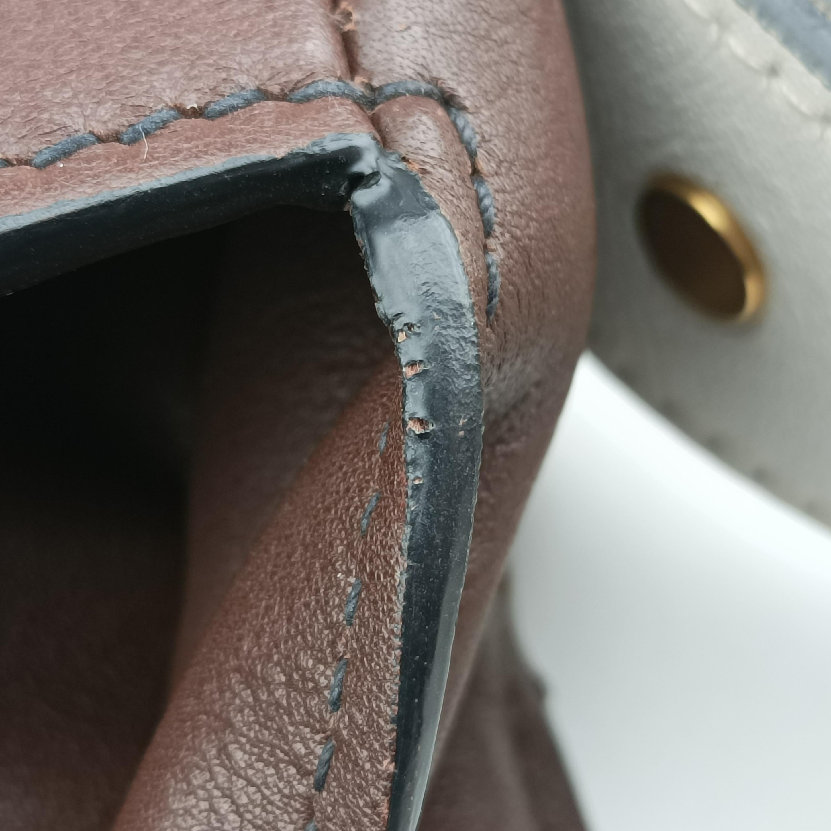 Secondhand Prada Vitello Daino Messenger Brown leather  shoulderbag | stylenewstar