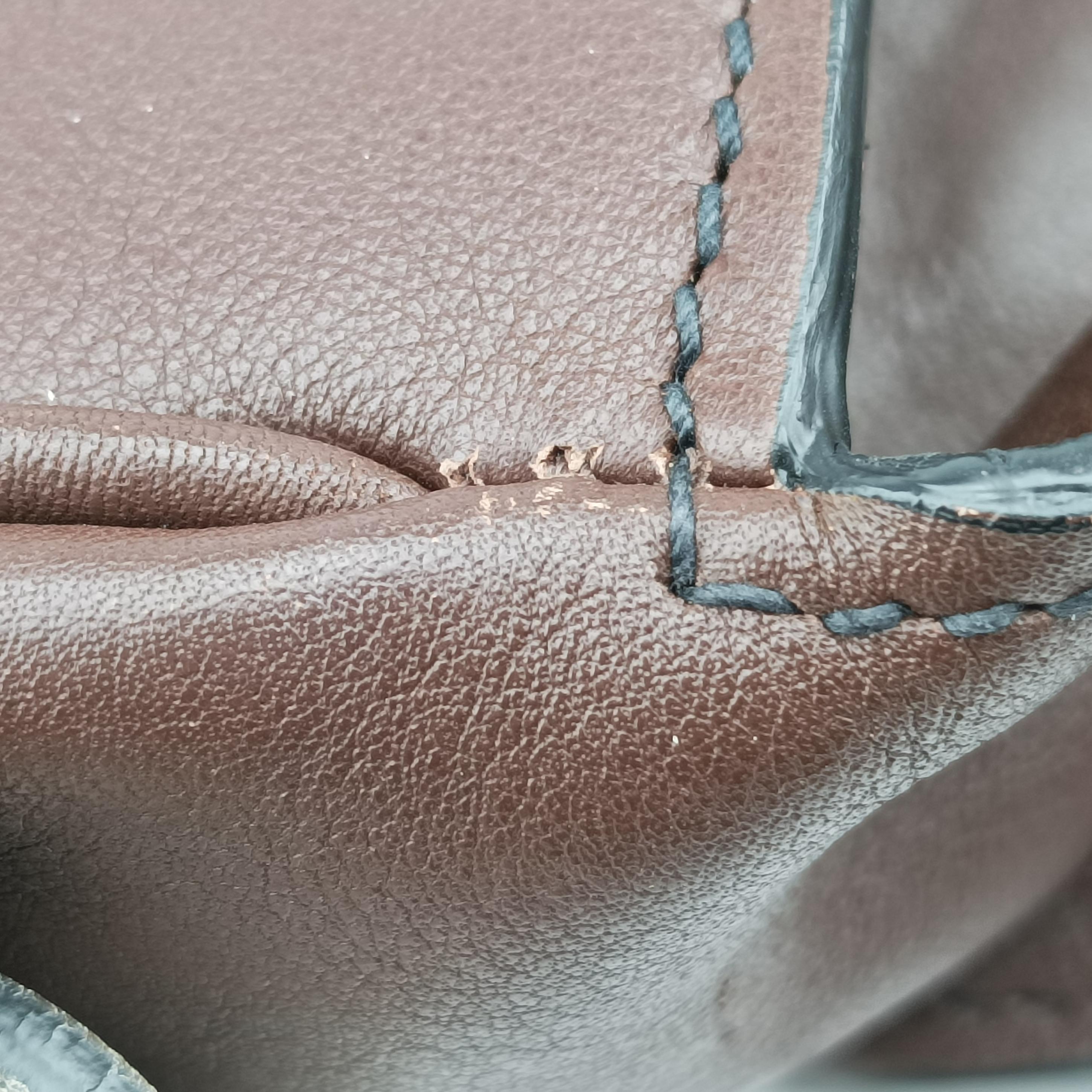 Secondhand Prada Vitello Daino Messenger Brown leather  shoulderbag | stylenewstar