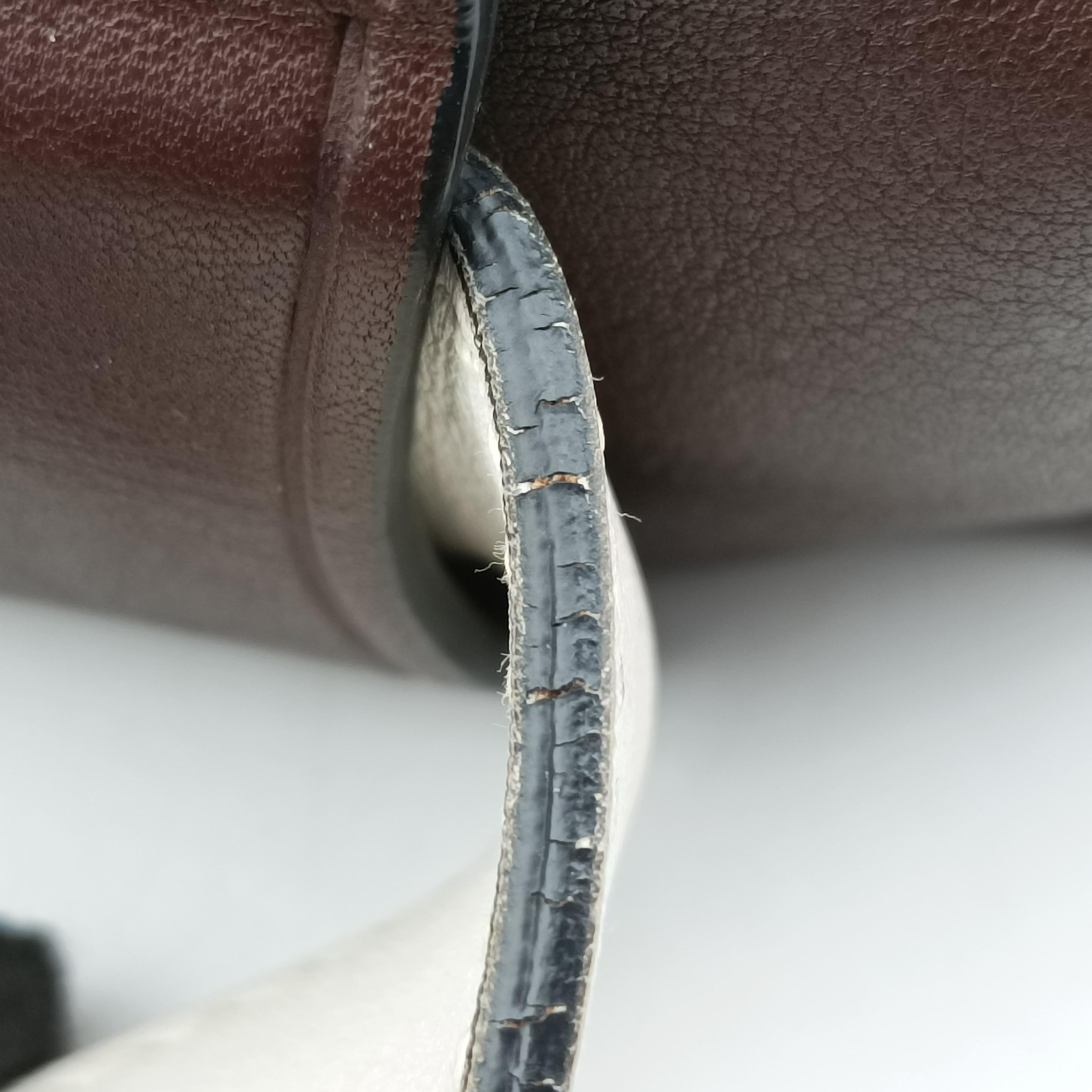 Secondhand Prada Vitello Daino Messenger Brown leather  shoulderbag | stylenewstar