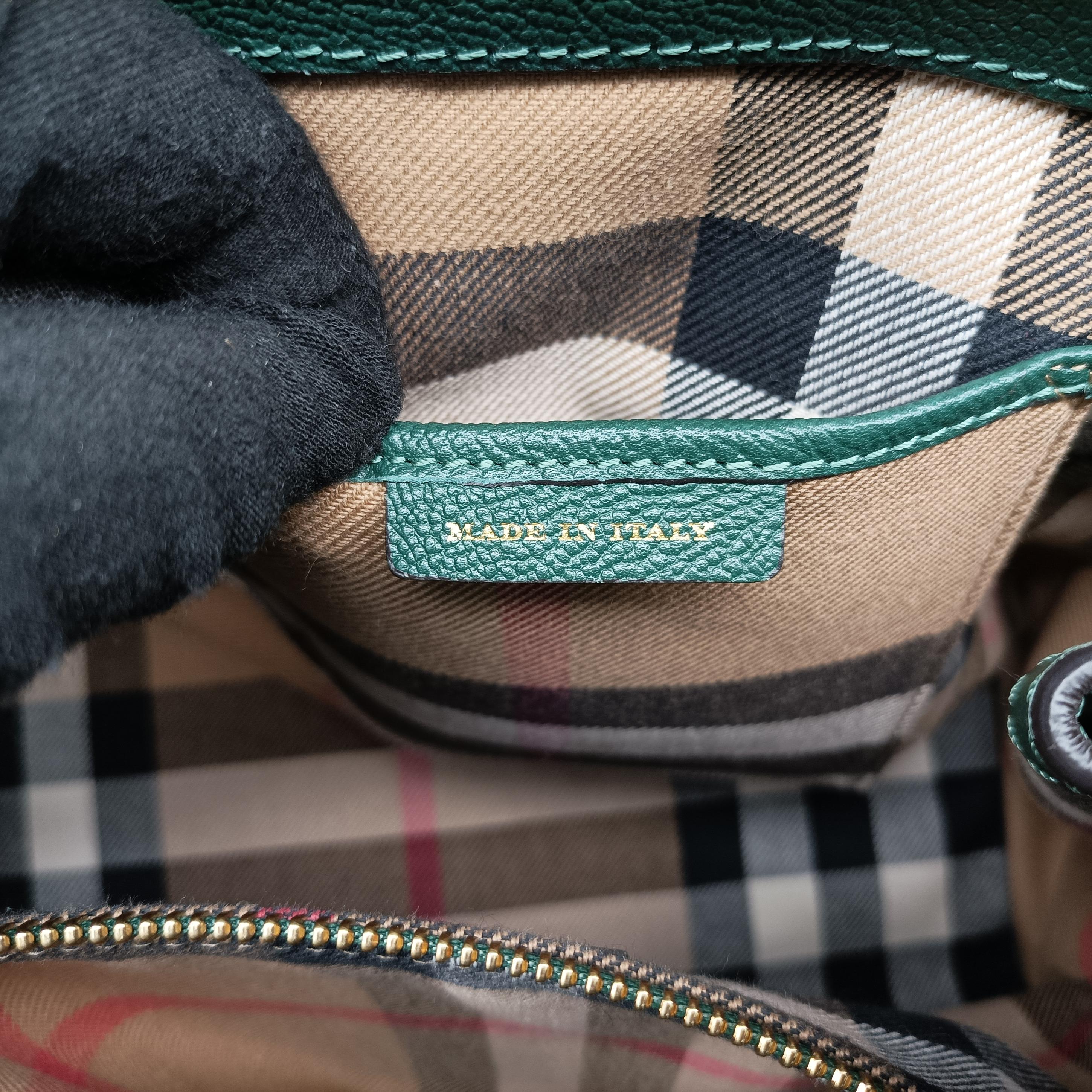 Pre-owned Burberry Buckle Green Leather  shoulderbag | stylenewstar