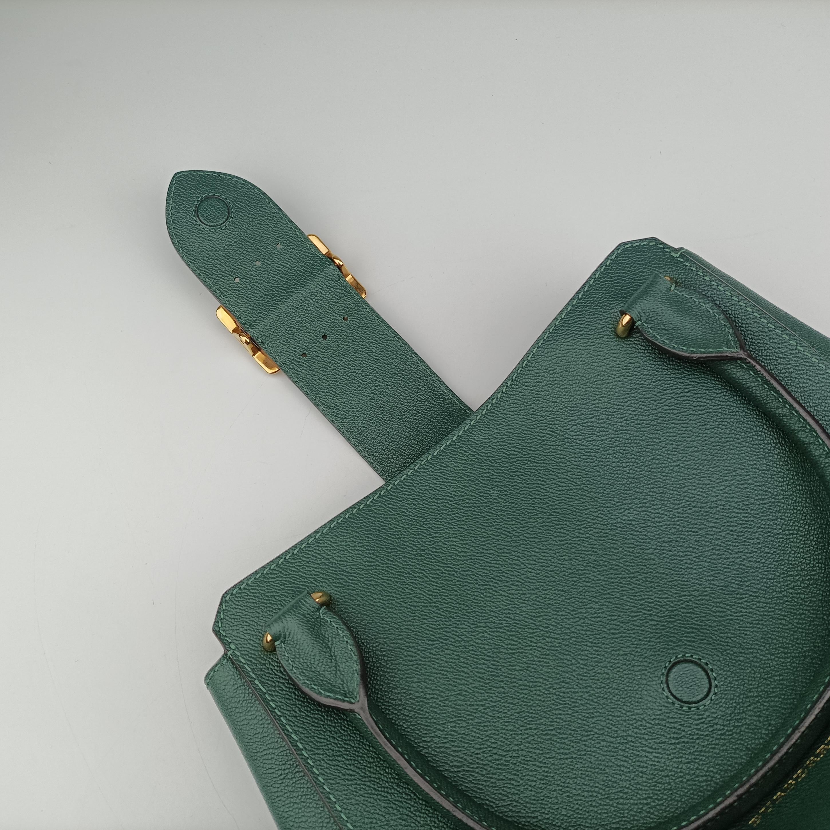 Pre-owned Burberry Buckle Green Leather  shoulderbag | stylenewstar