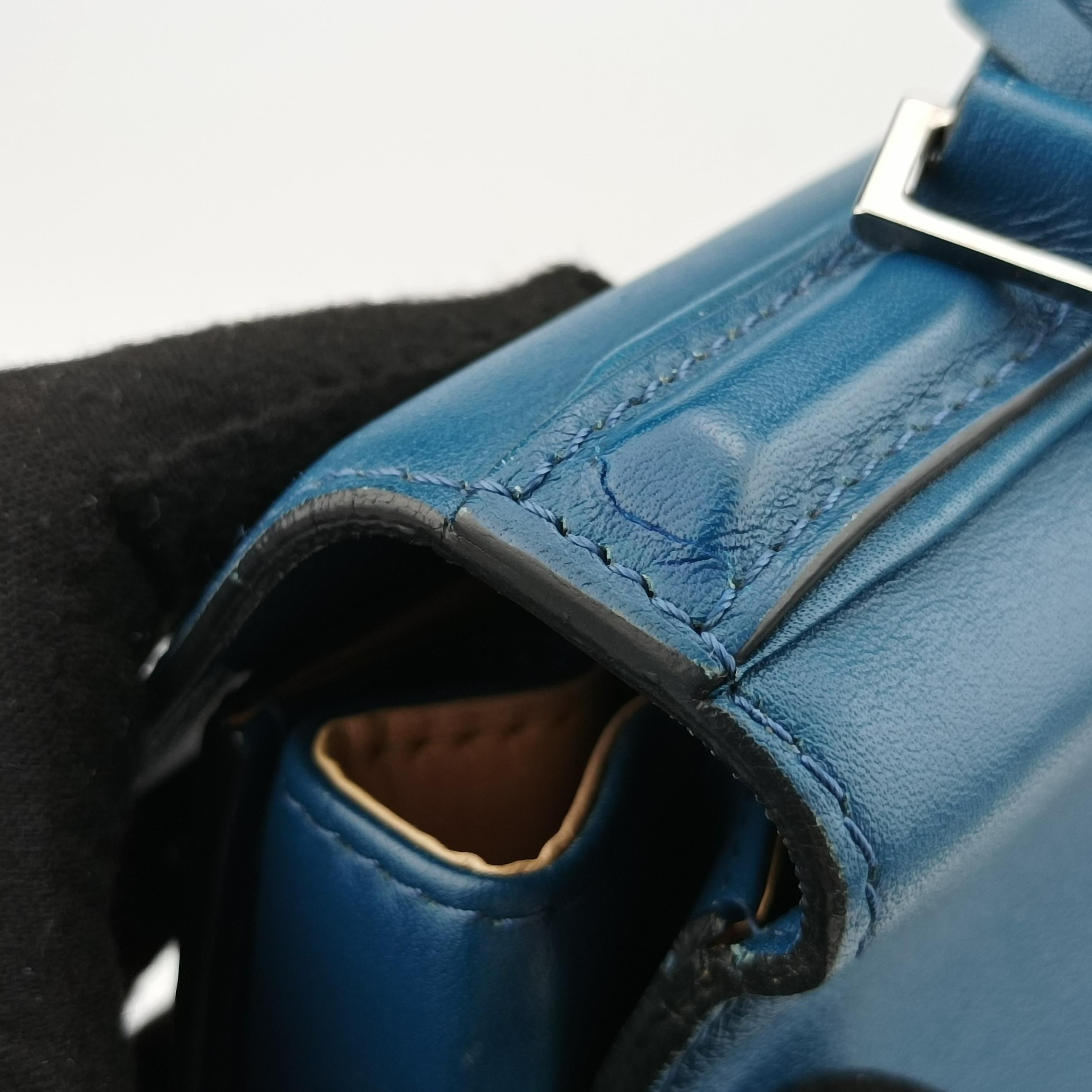 Secondhand Delvaux Tan pete Blue Leather  shoulderbag | stylenewstar
