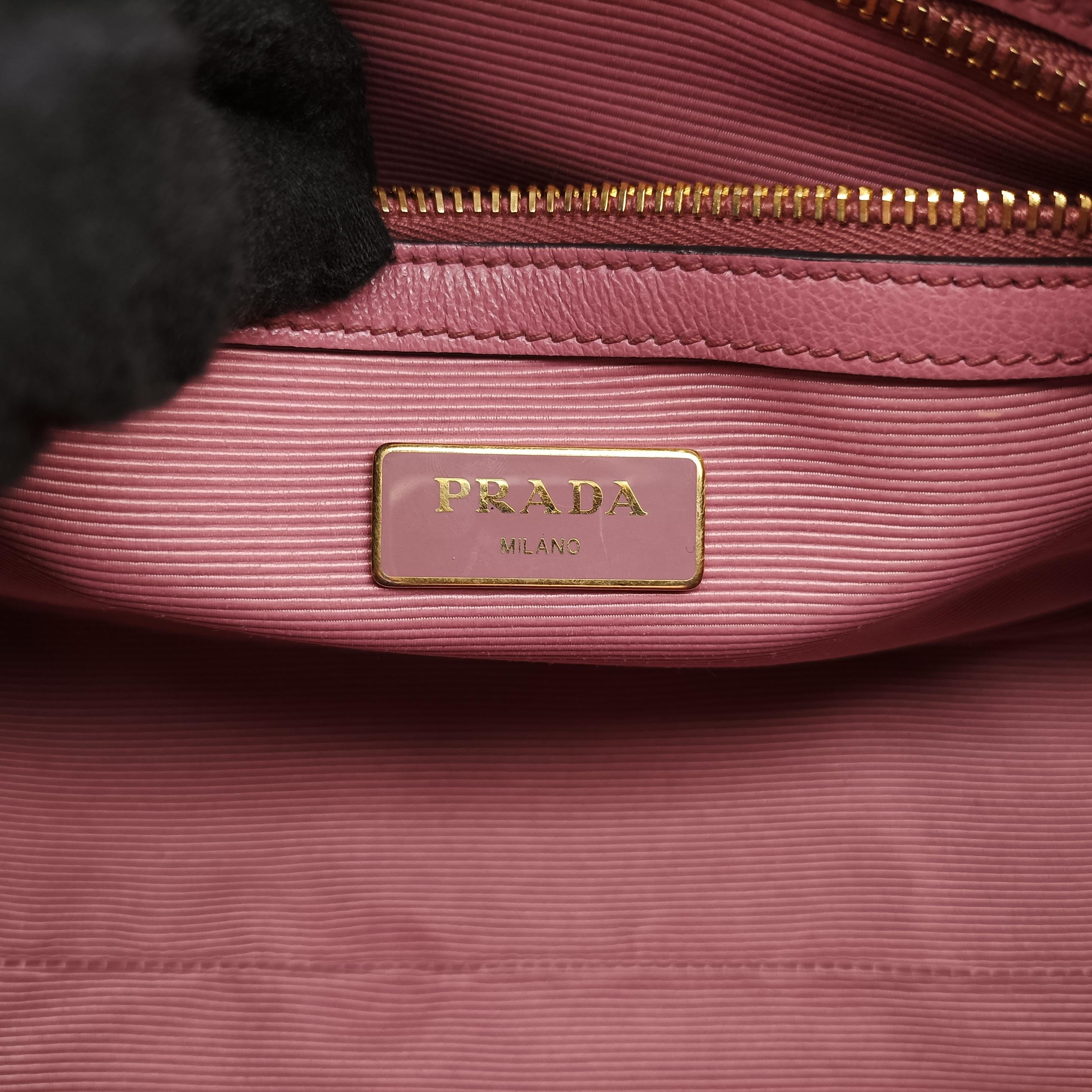 Secondhand Prada logo Pink leather 1BA164 shoulderbag | stylenewstar