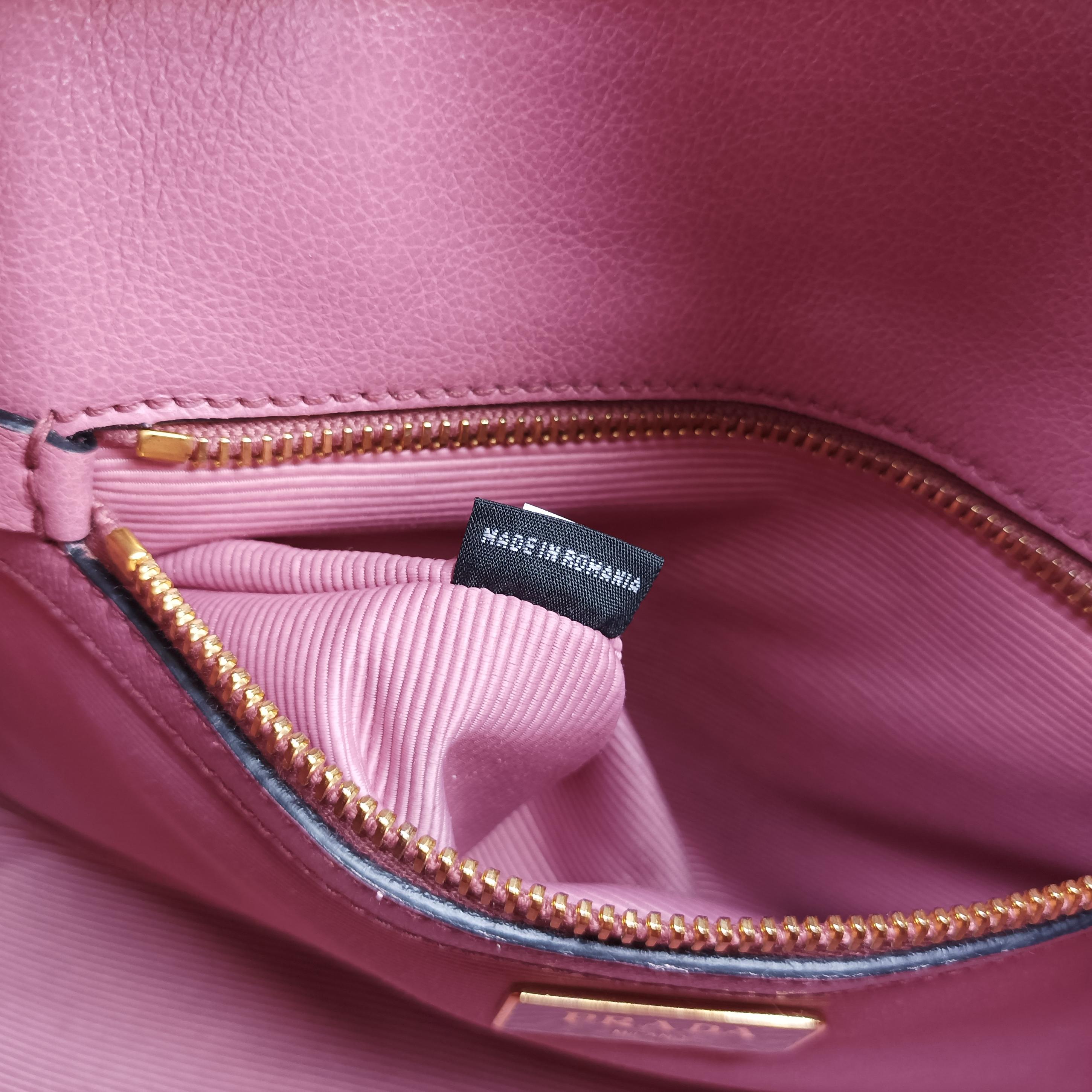Secondhand Prada logo Pink leather 1BA164 shoulderbag | stylenewstar