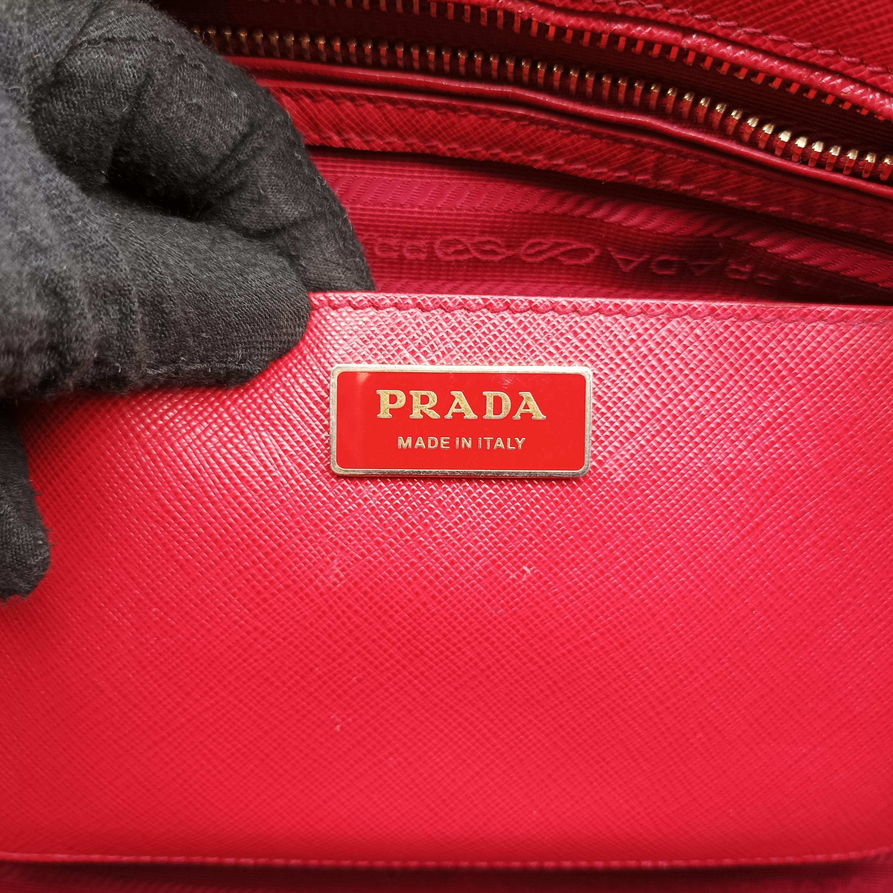 Secondhand Prada Galleria Red SAFFIANO Leather BN2274 shoulderbag | stylenewstar