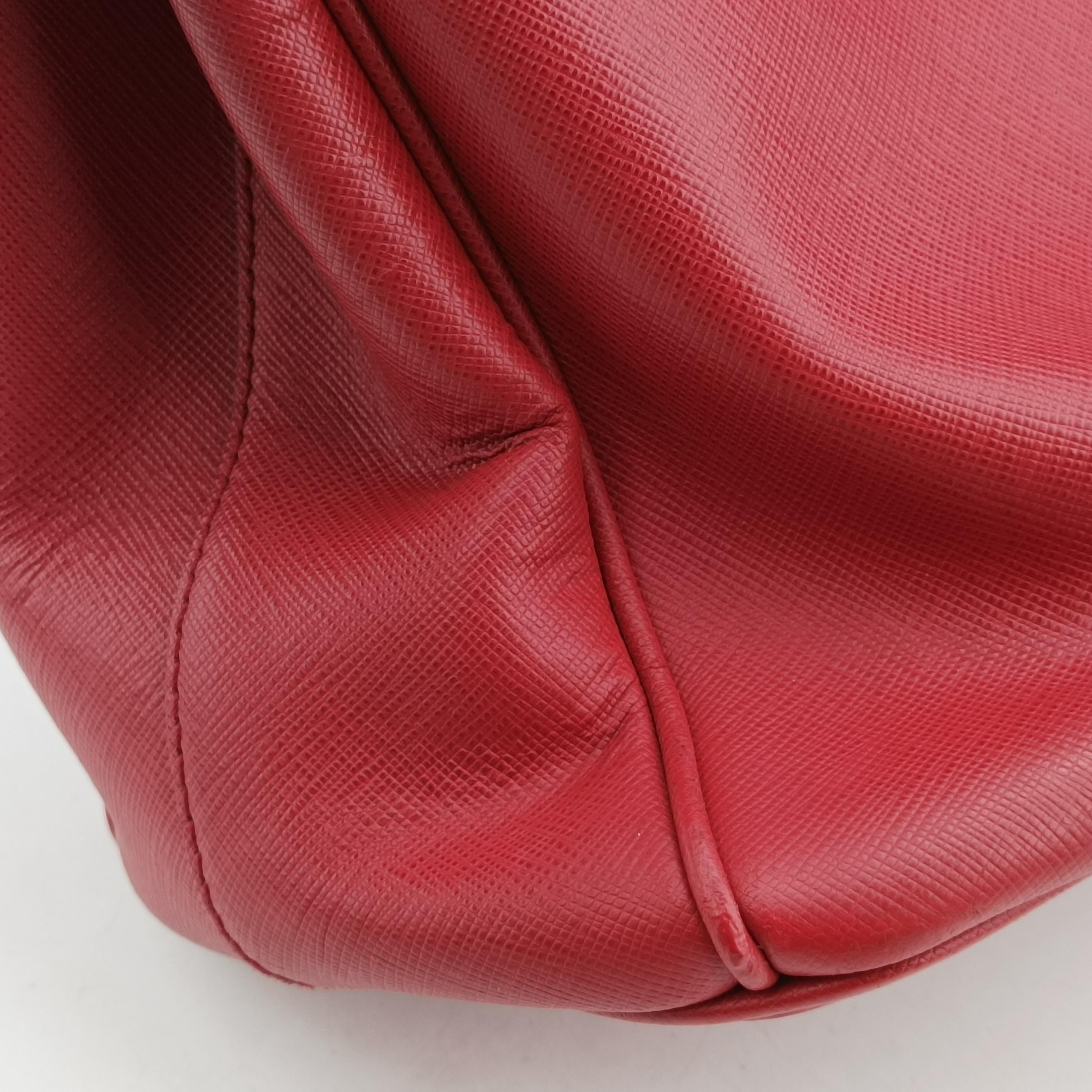 Secondhand Prada Galleria Red SAFFIANO Leather BN2274 shoulderbag | stylenewstar