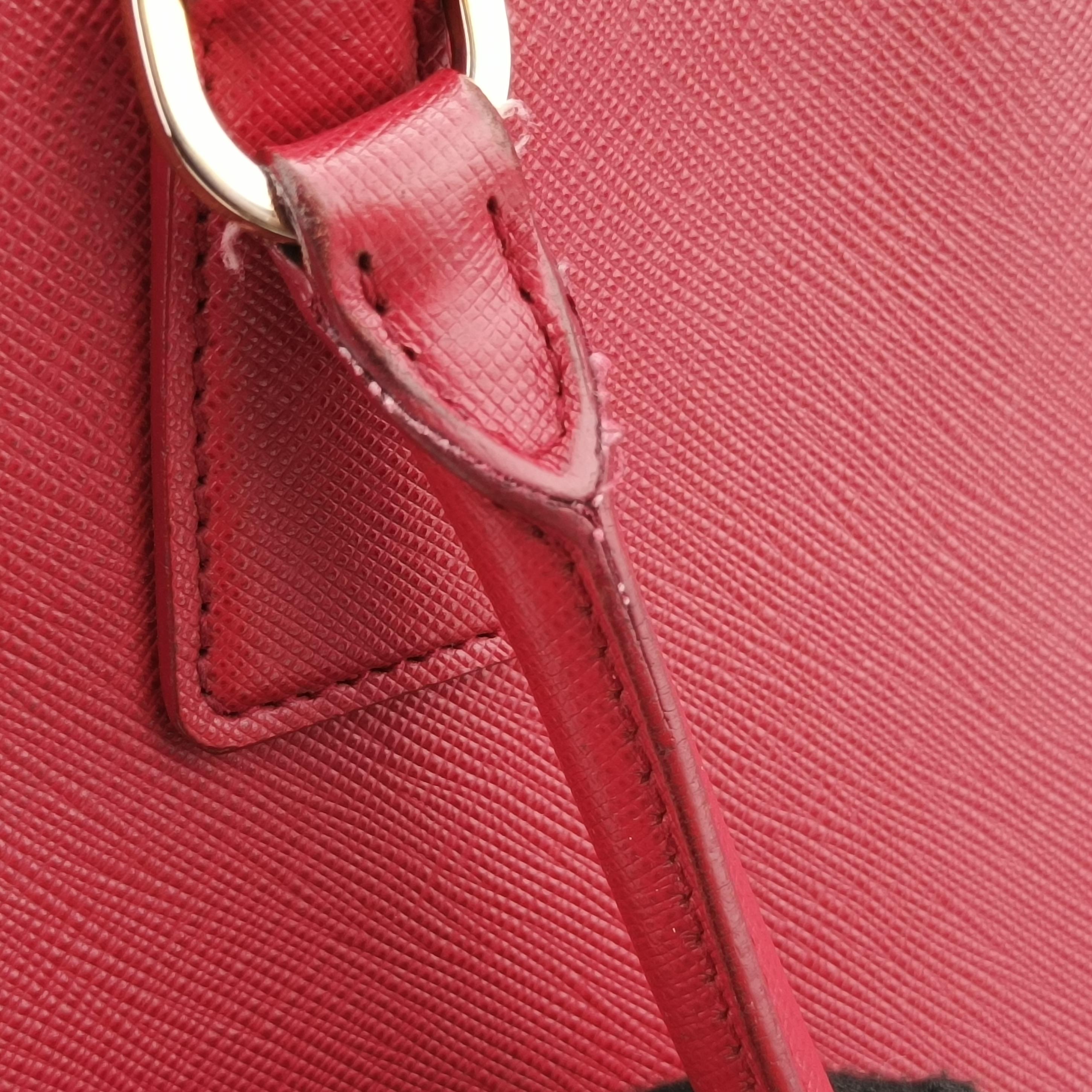 Secondhand Prada Galleria Red SAFFIANO Leather BN2274 shoulderbag | stylenewstar