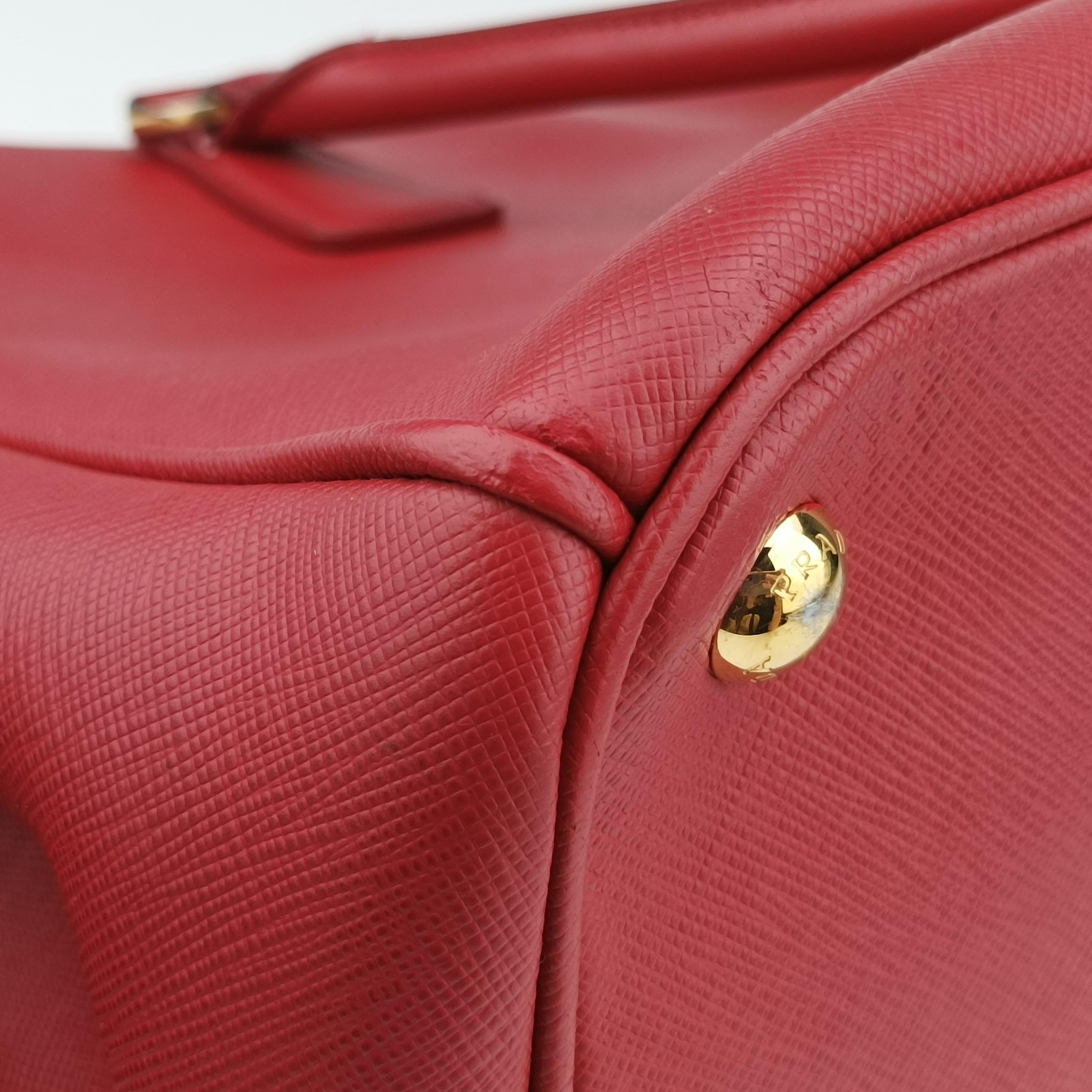 Secondhand Prada Galleria Red SAFFIANO Leather BN2274 shoulderbag | stylenewstar