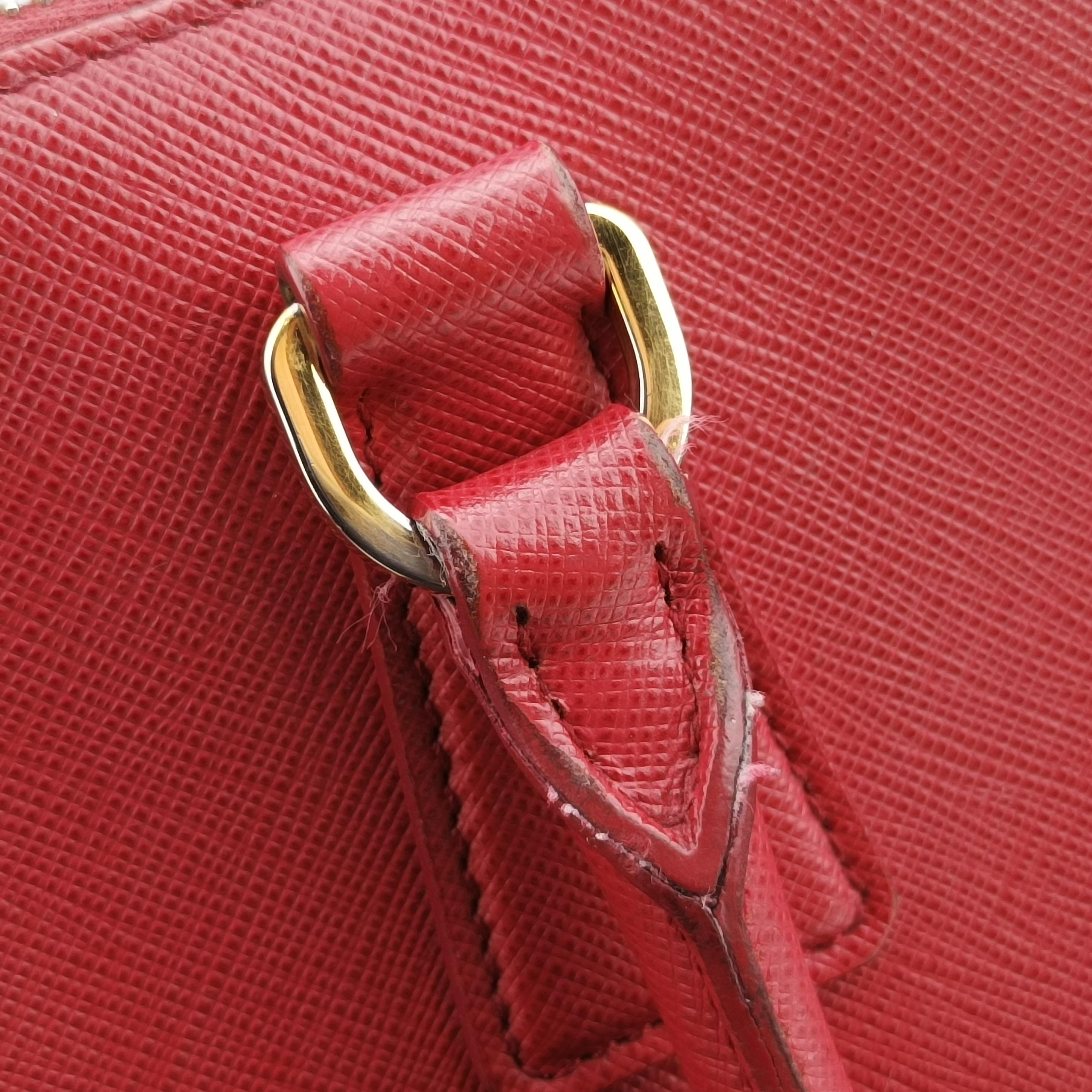 Secondhand Prada Galleria Red SAFFIANO Leather BN2274 shoulderbag | stylenewstar
