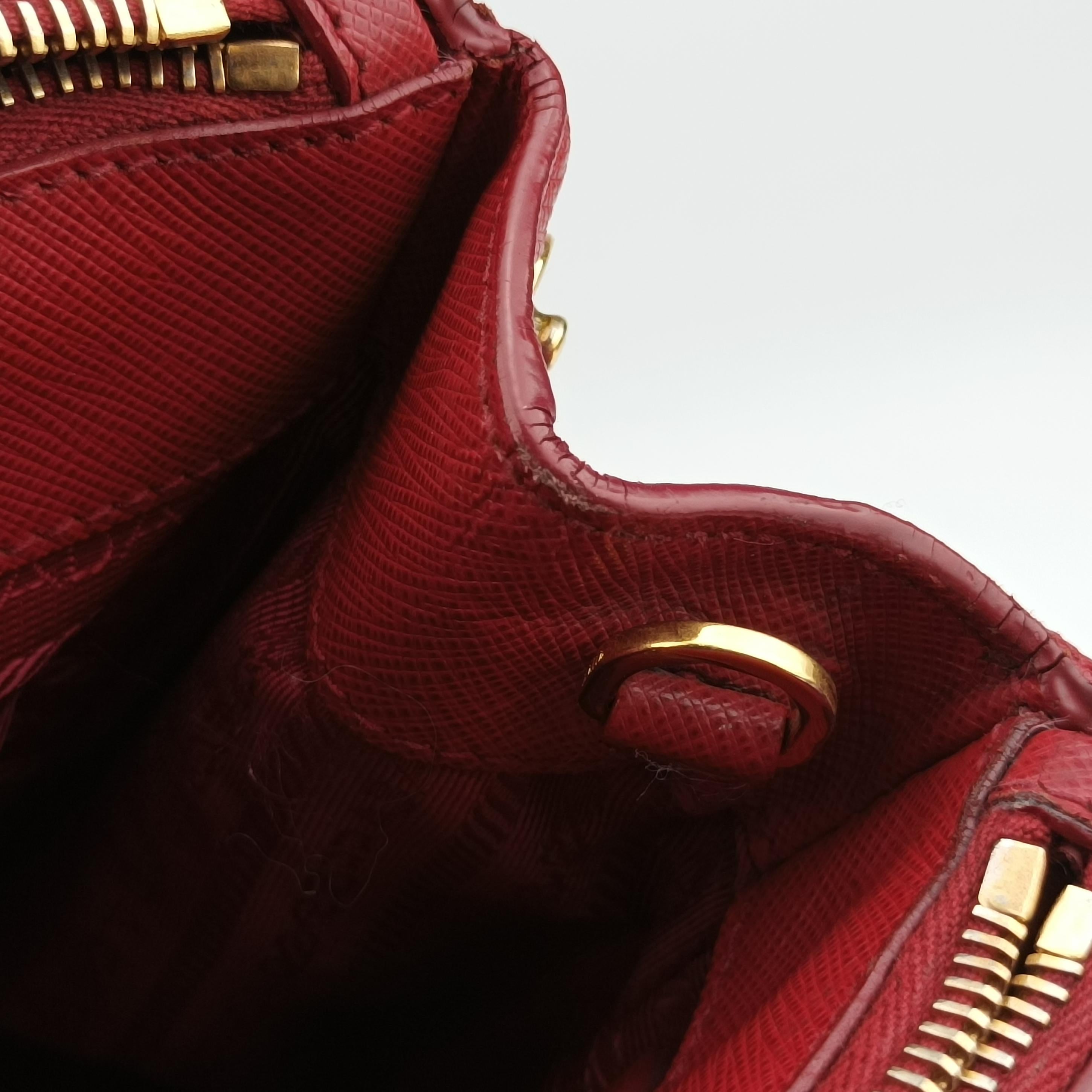 Secondhand Prada Galleria Red SAFFIANO Leather BN2274 shoulderbag | stylenewstar