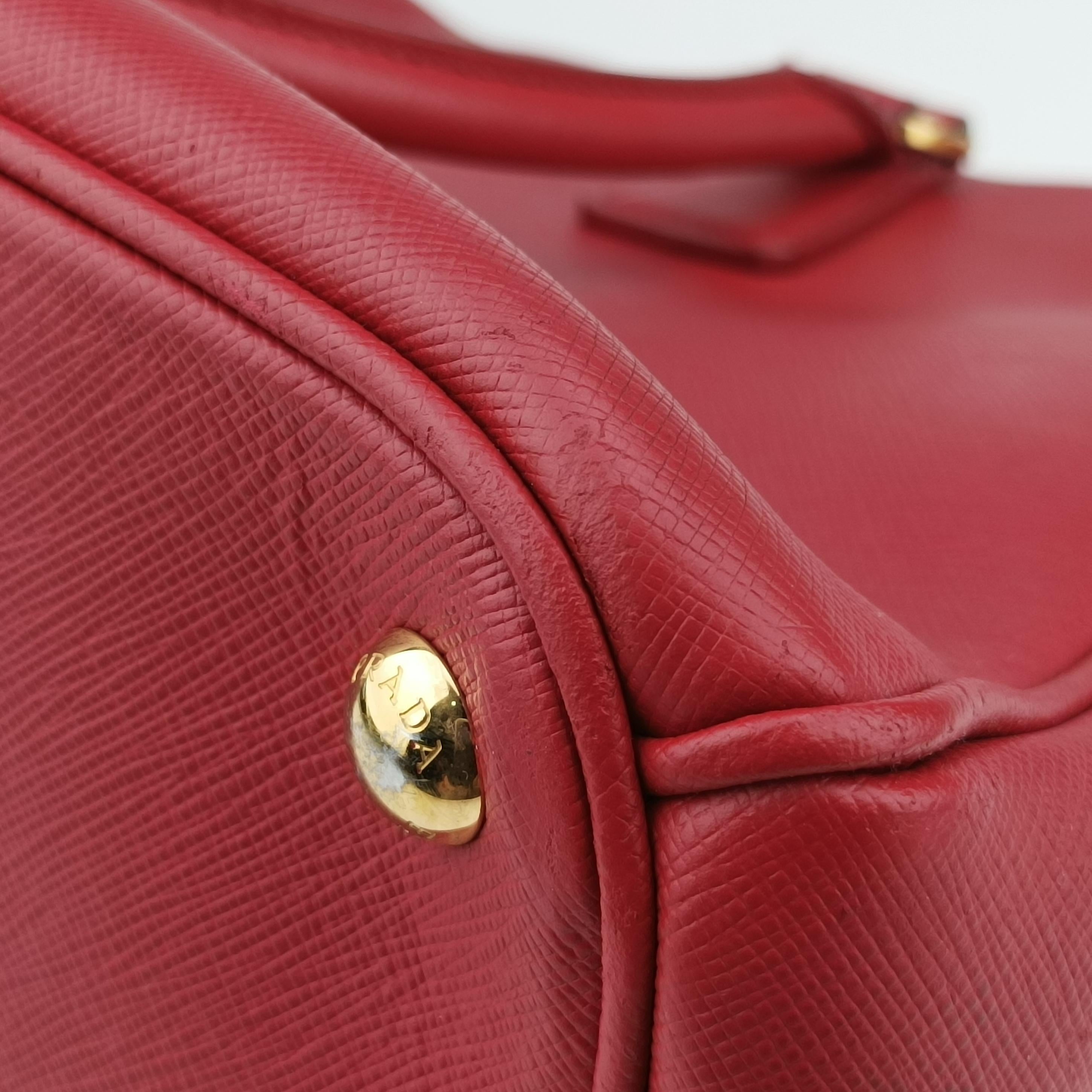 Secondhand Prada Galleria Red SAFFIANO Leather BN2274 shoulderbag | stylenewstar