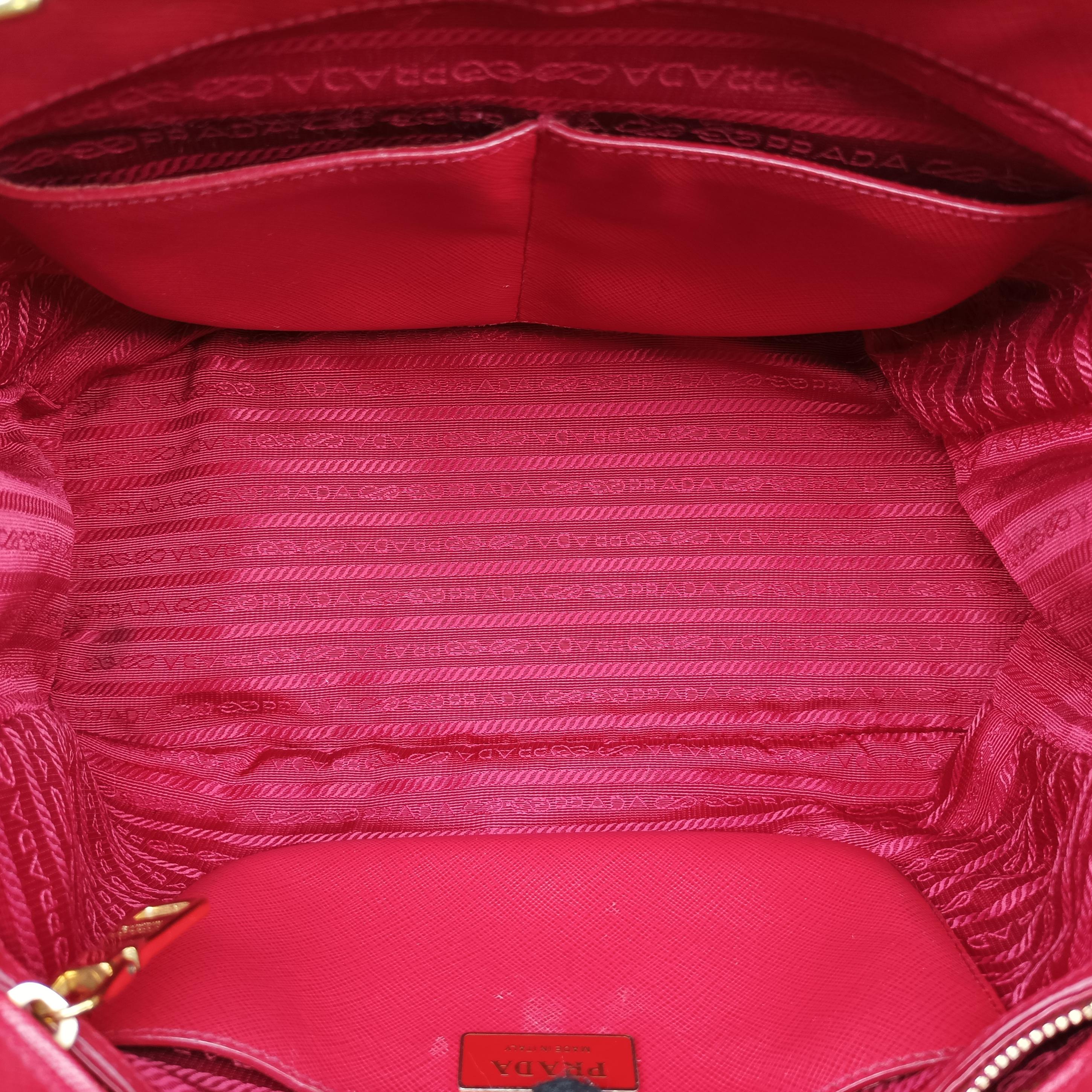 Secondhand Prada Galleria Red SAFFIANO Leather BN2274 shoulderbag | stylenewstar