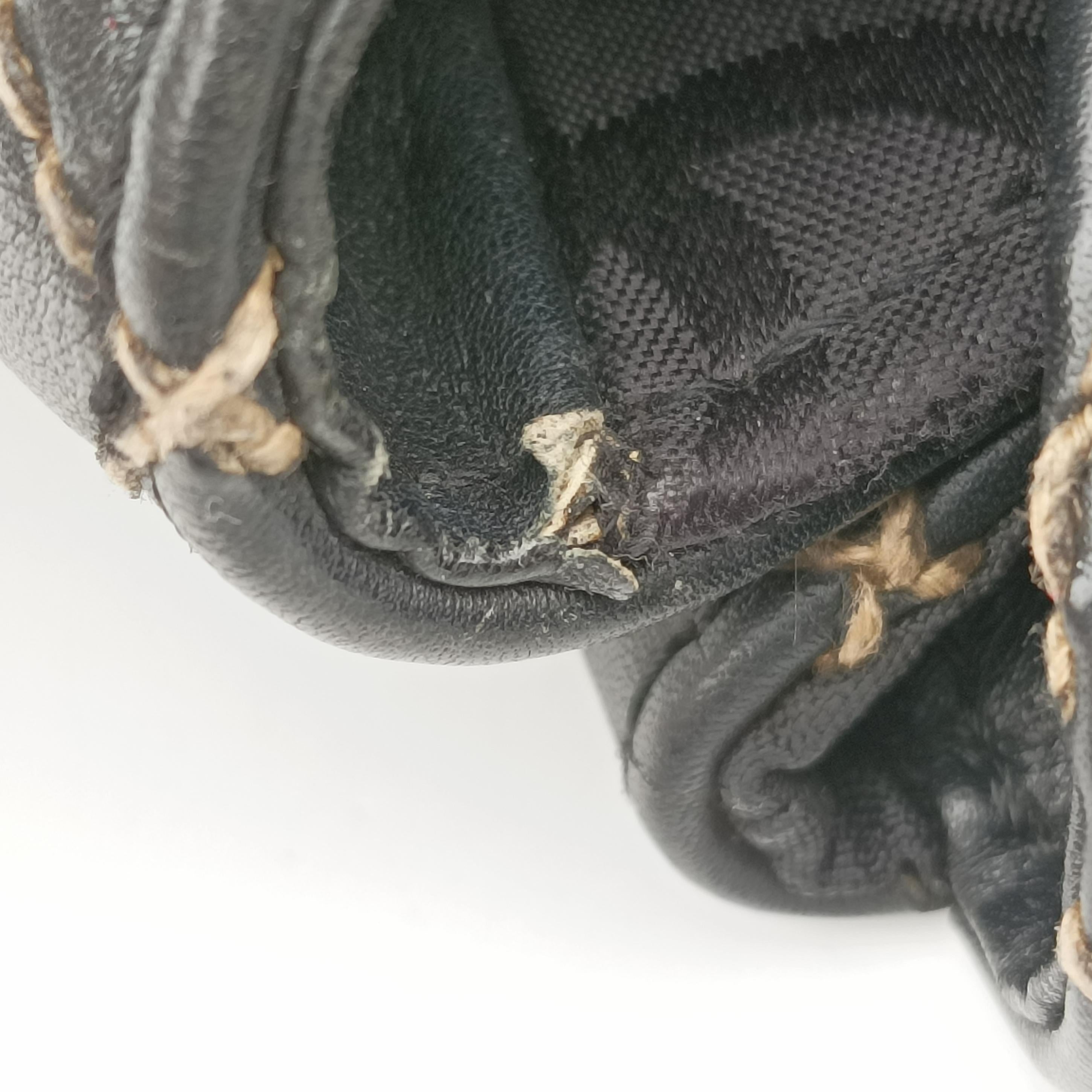 Pre-owned Chanel Wild Stitch Black Leather A16799 handbag | stylenewstar