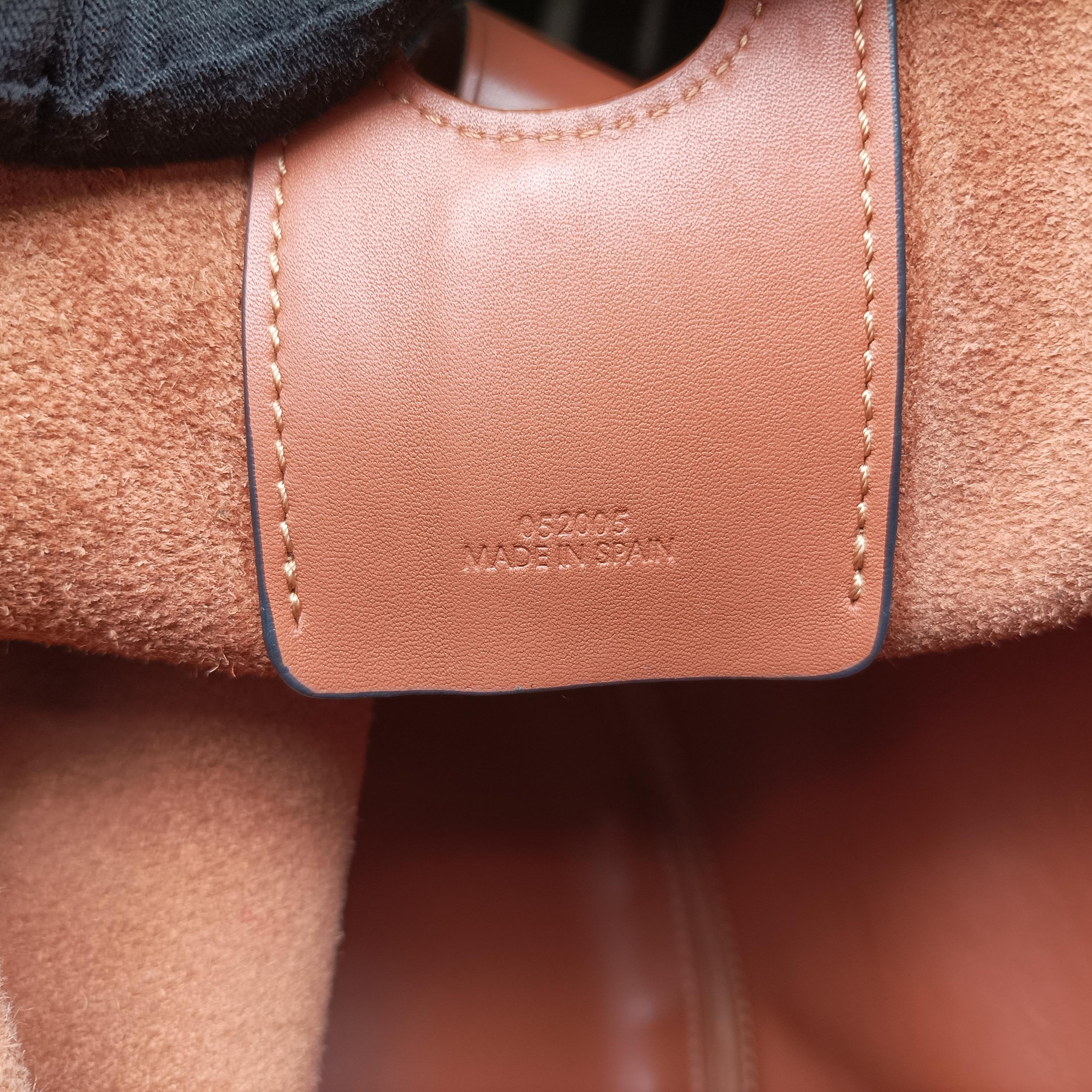 Pre-owned Loewe balloon Brown leather  shoulderbag | stylenewstar