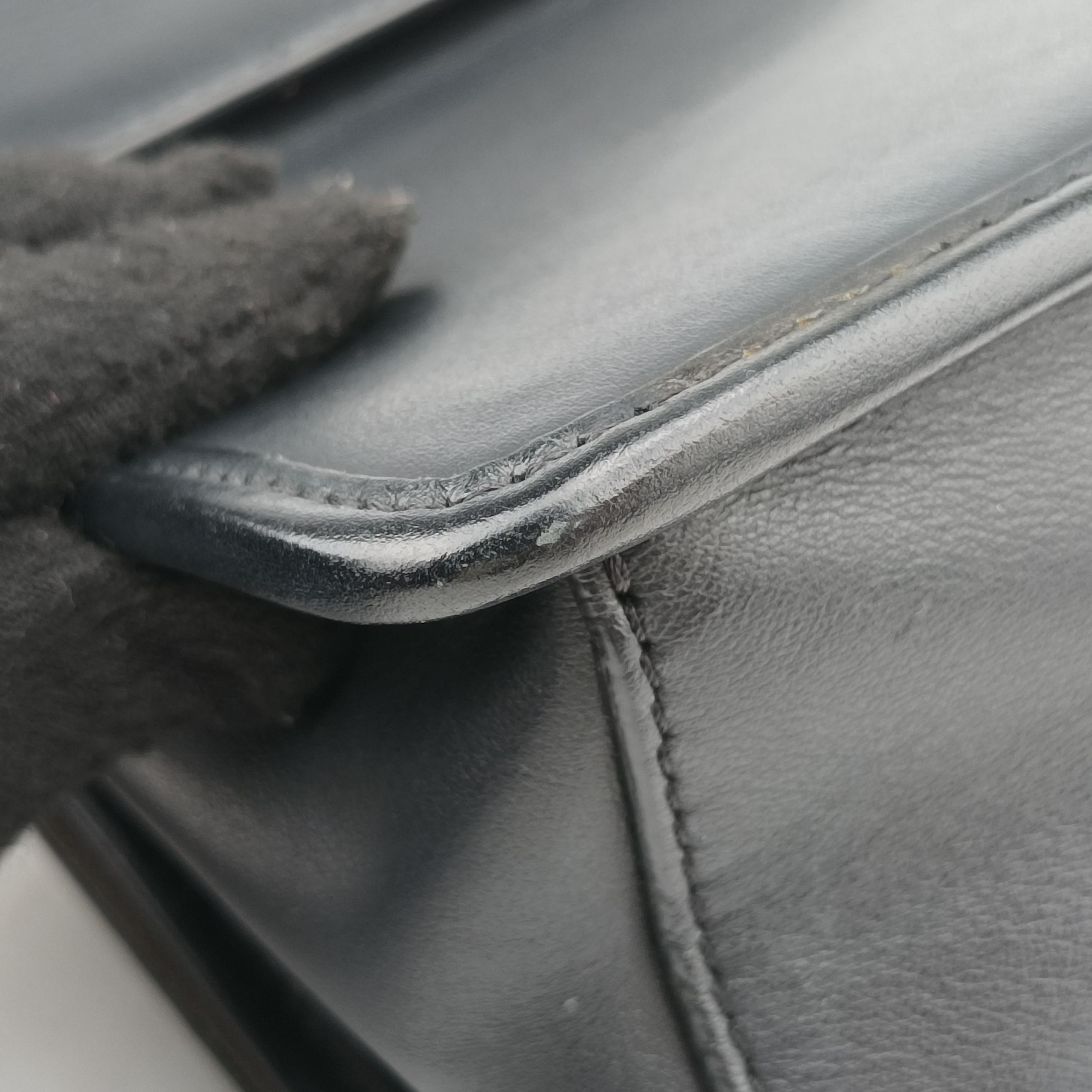 Secondhand Fendi KAN I F Black Leather 8BT286 shoulderbag | stylenewstar