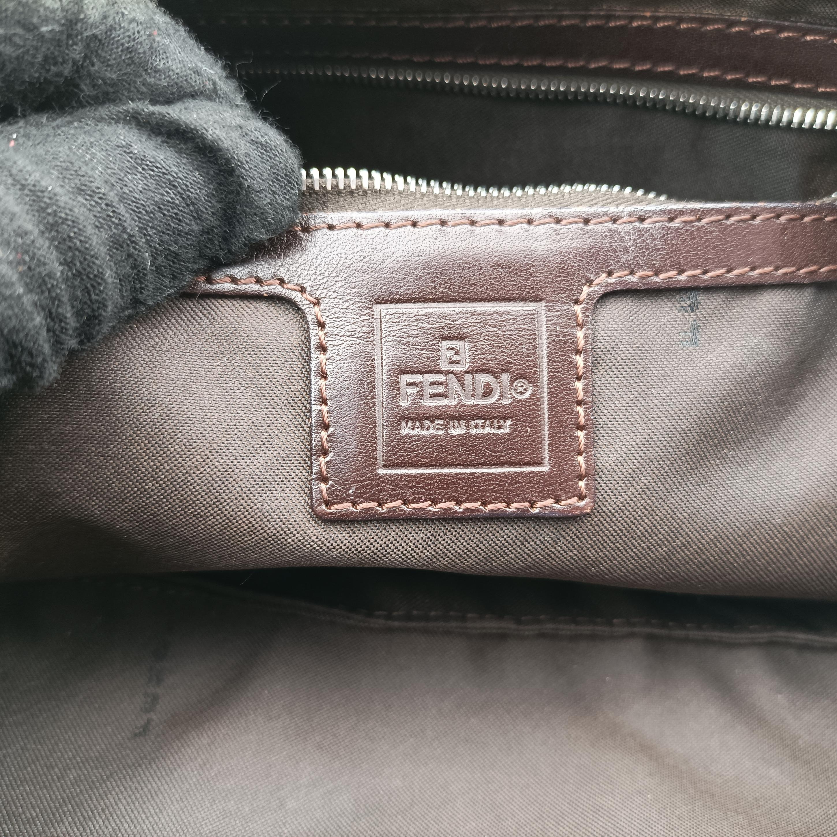Pre-owned Fendi Baguette Brown fabric 26424 shoulderbag | stylenewstar