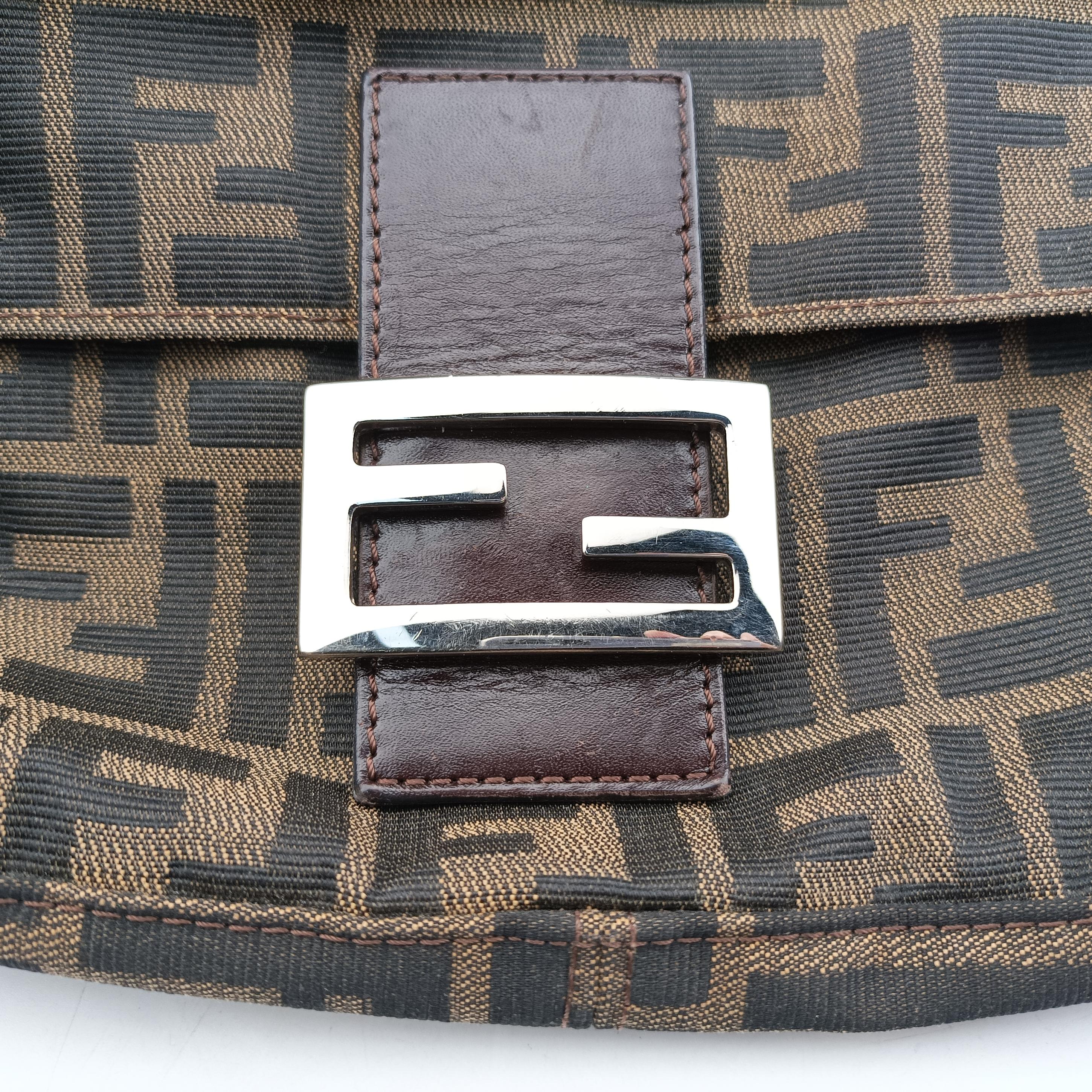 Pre-owned Fendi Baguette Brown fabric 26424 shoulderbag | stylenewstar