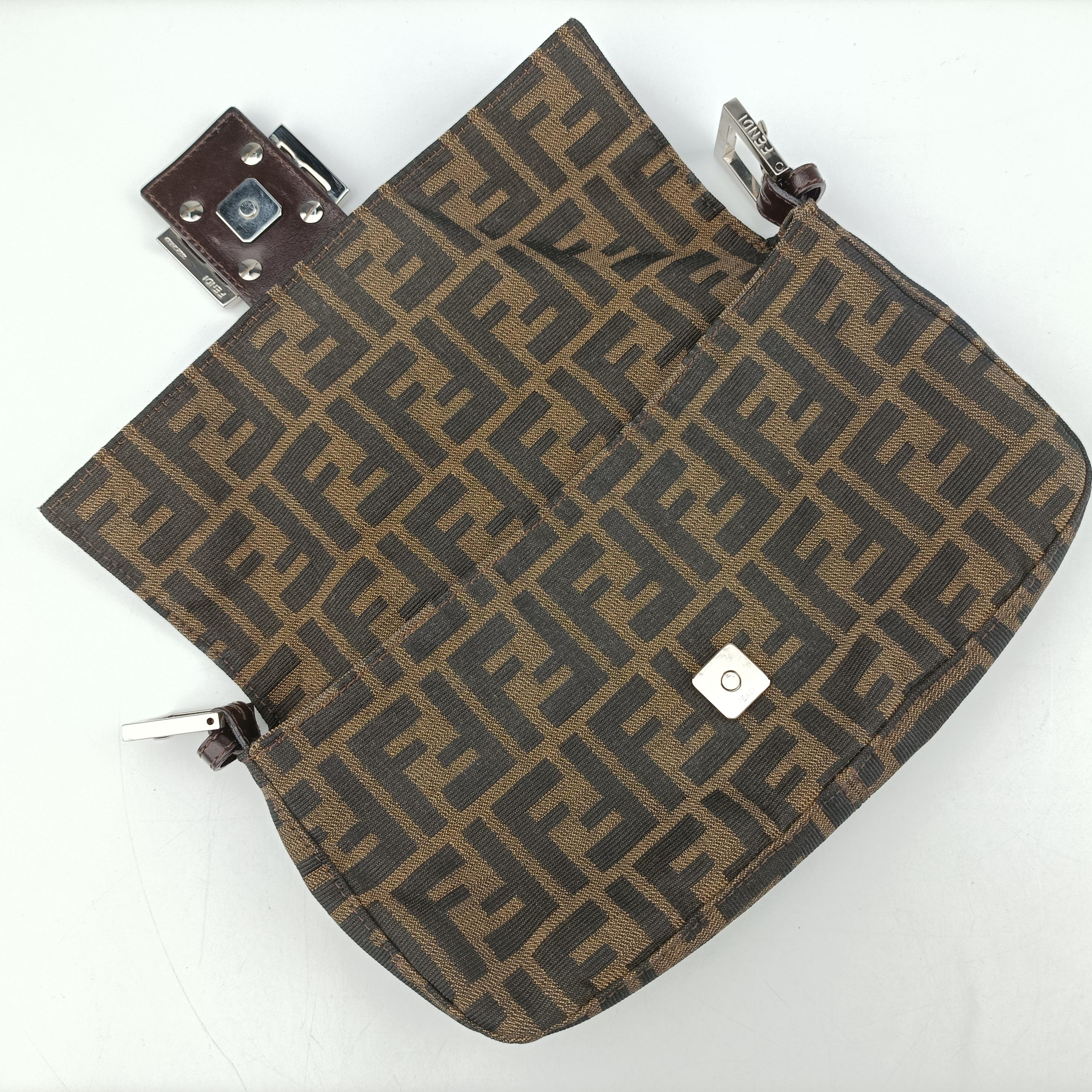 Pre-owned Fendi Baguette Brown fabric 26424 shoulderbag | stylenewstar