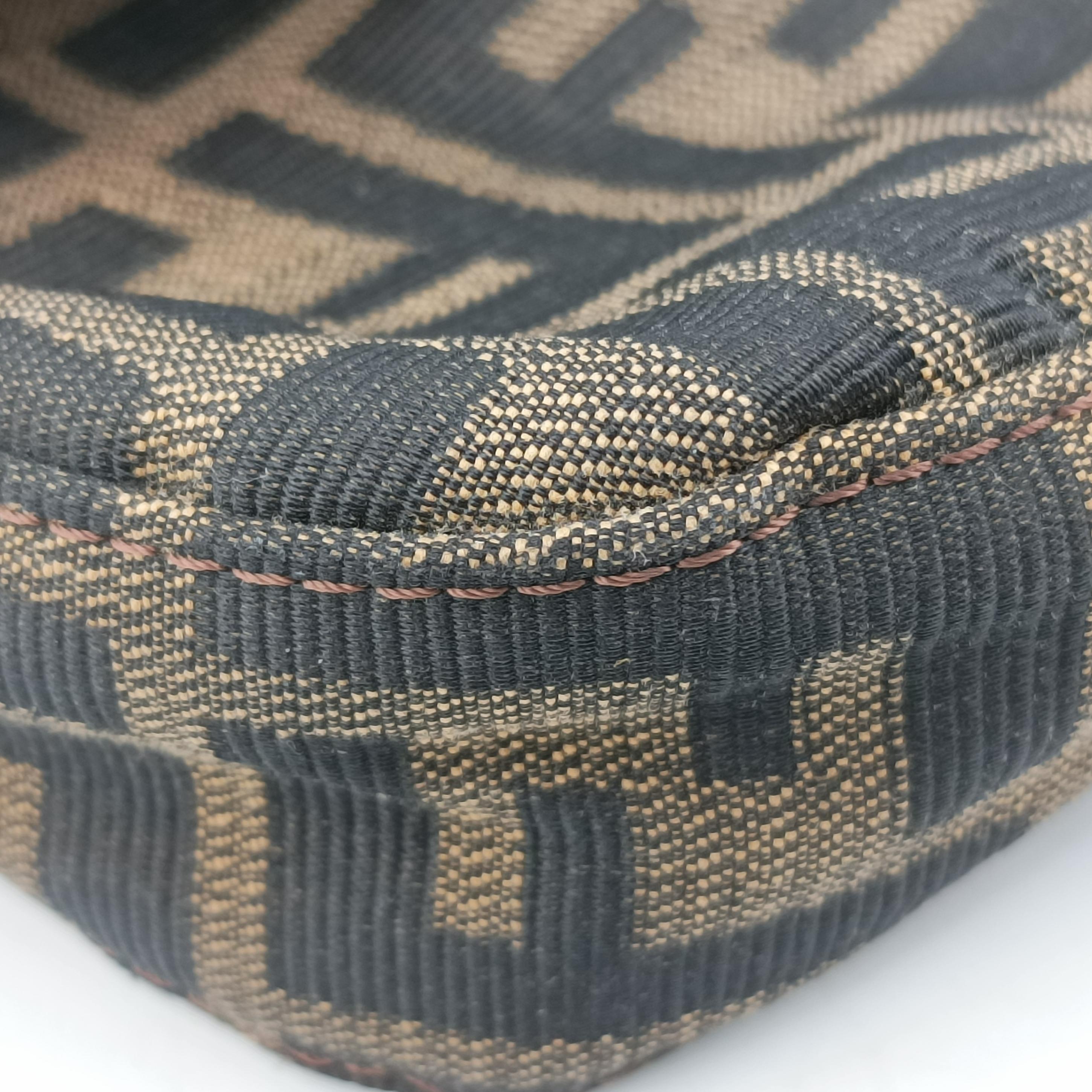 Pre-owned Fendi Baguette Brown fabric 26424 shoulderbag | stylenewstar