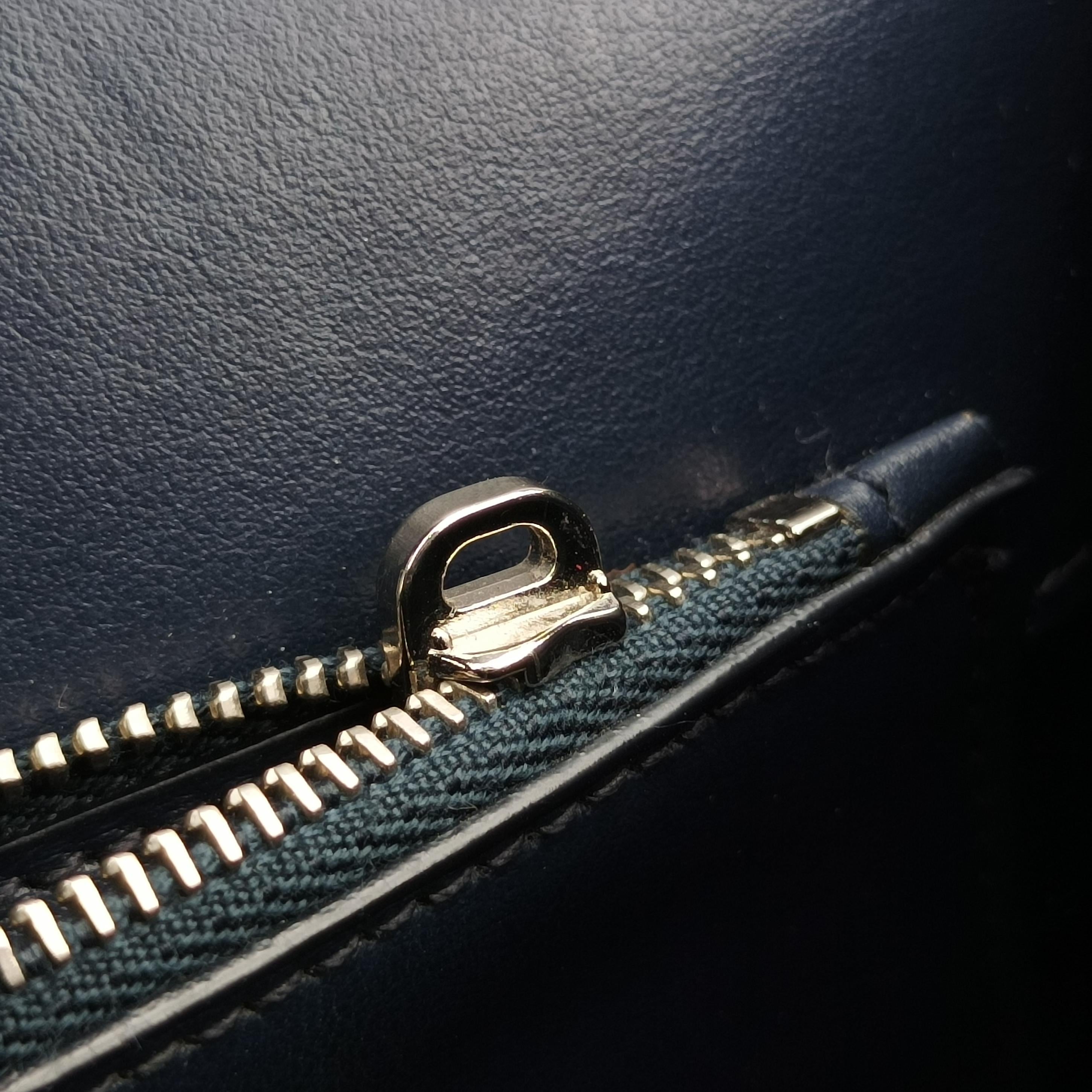Vintage Prada Monochrome navy SAFFIANO Leather  shoulderbag | stylenewstar