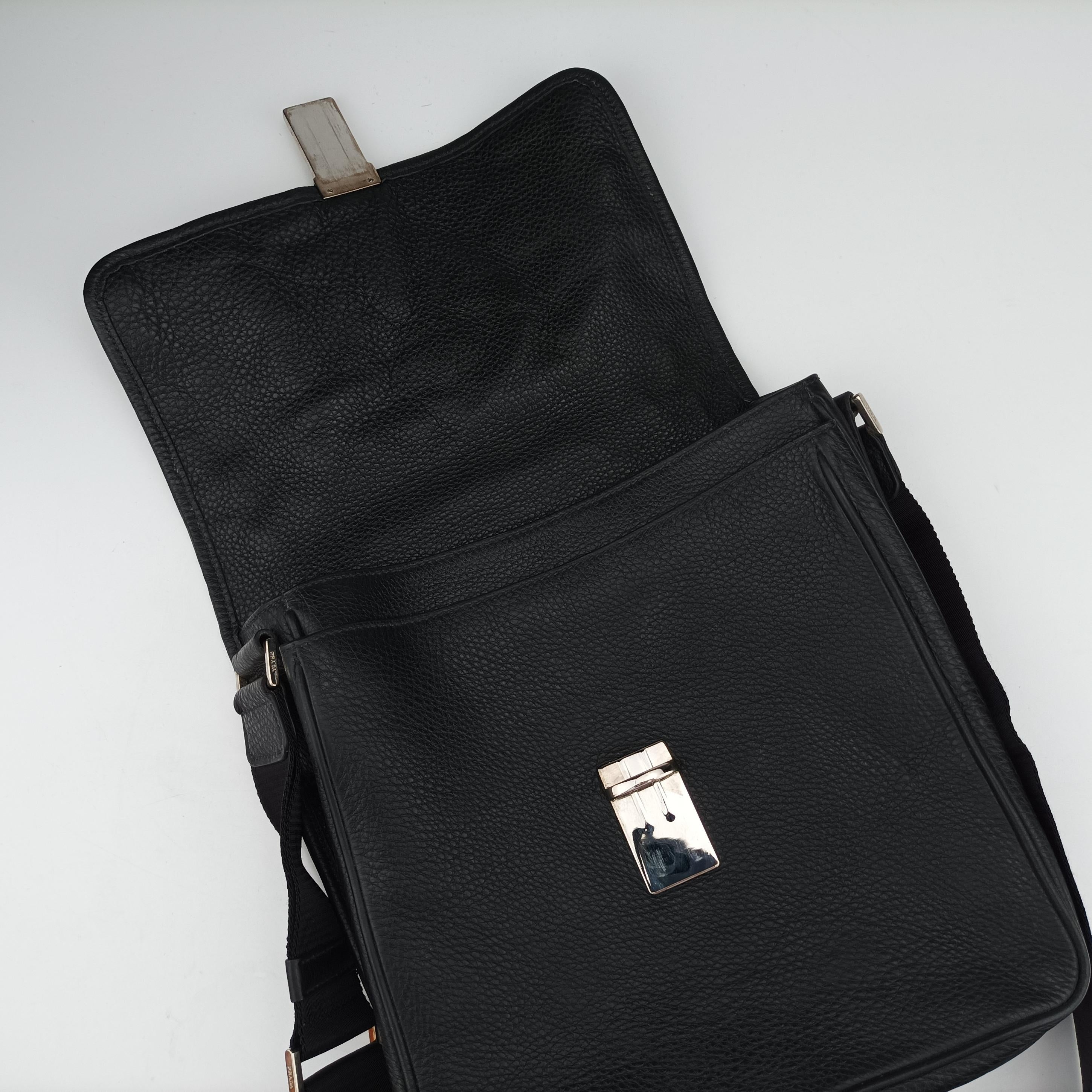 Secondhand Prada Messenger Black leather VA0982 shoulderbag | stylenewstar