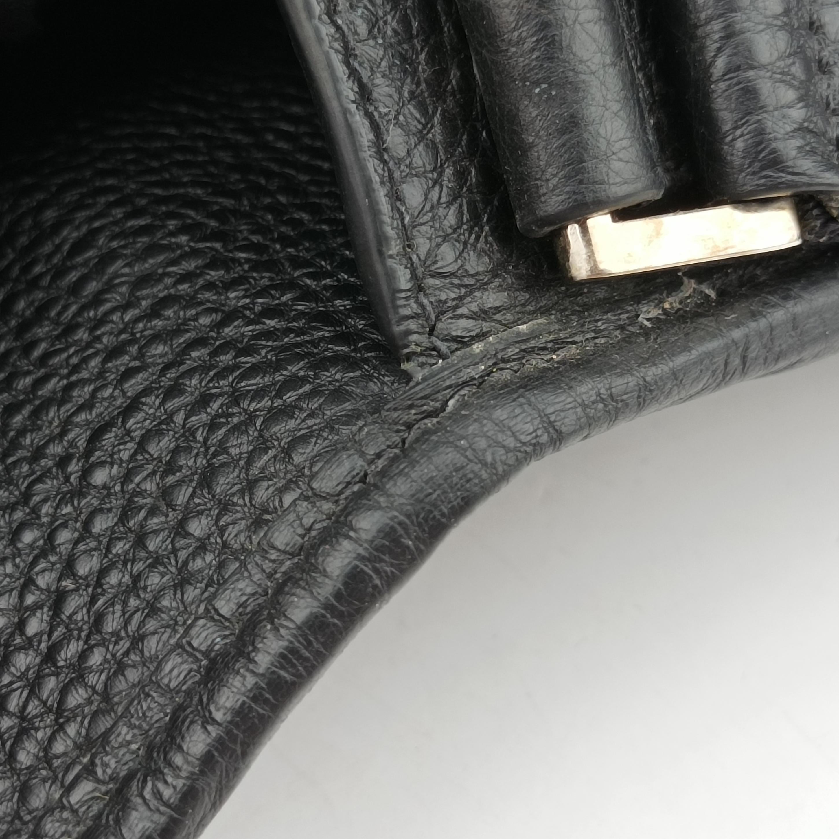 Secondhand Prada Messenger Black leather VA0982 shoulderbag | stylenewstar