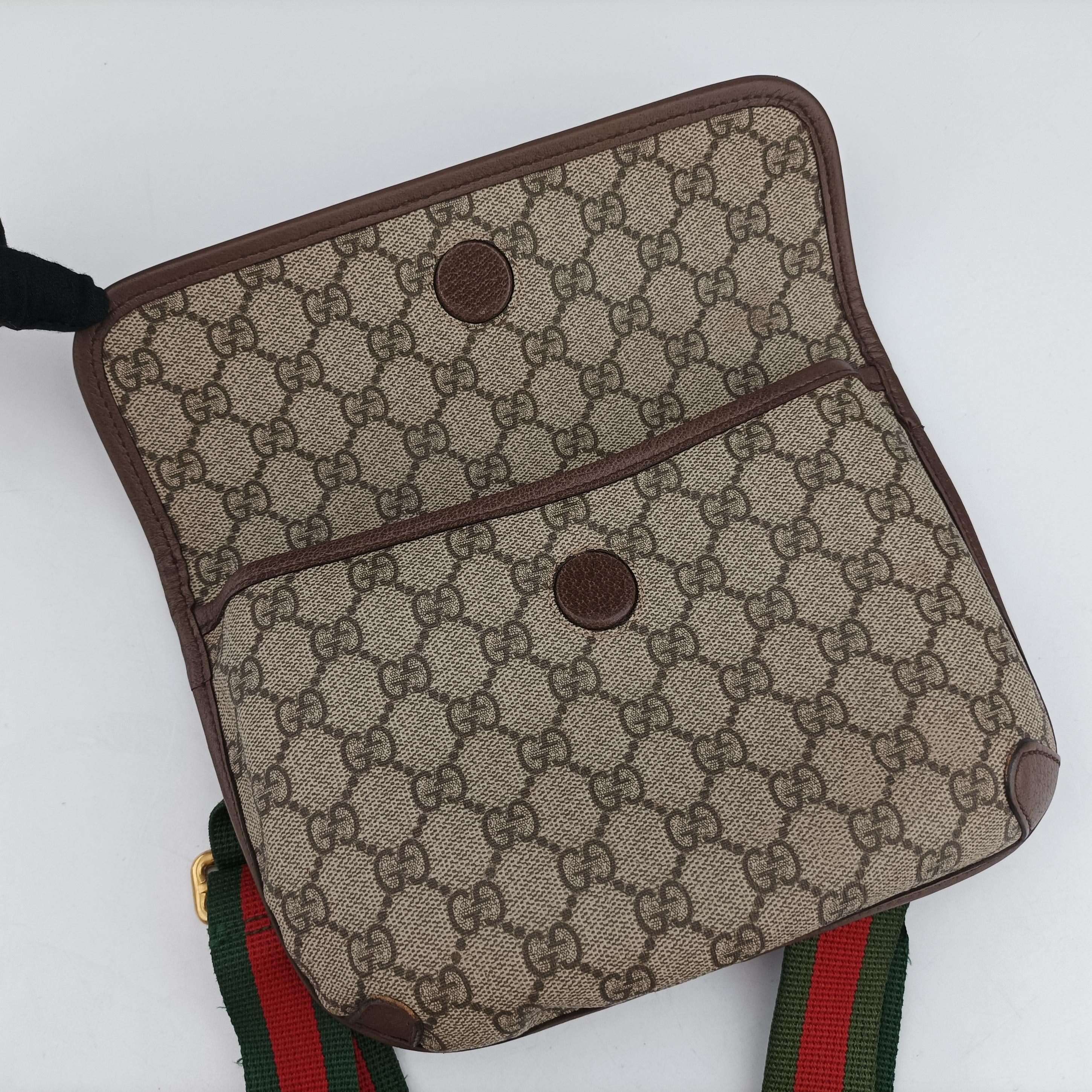 Pre-owned Gucci NEO VINTAGE GG Supreme Beige×red×green PVC coated canvas 493930 bum bag/waist bag | stylenewstar