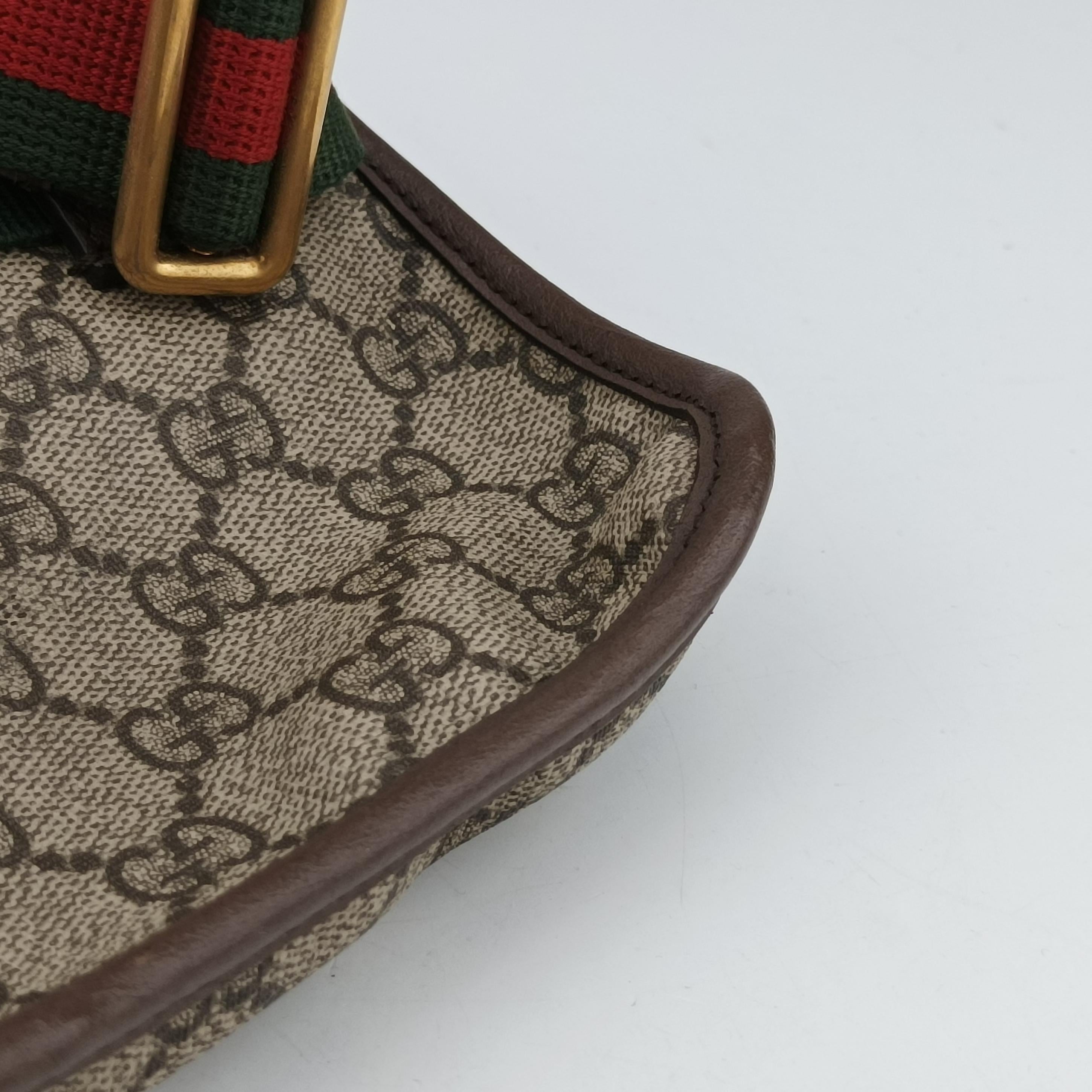 Pre-owned Gucci NEO VINTAGE GG Supreme Beige×red×green PVC coated canvas 493930 bum bag/waist bag | stylenewstar