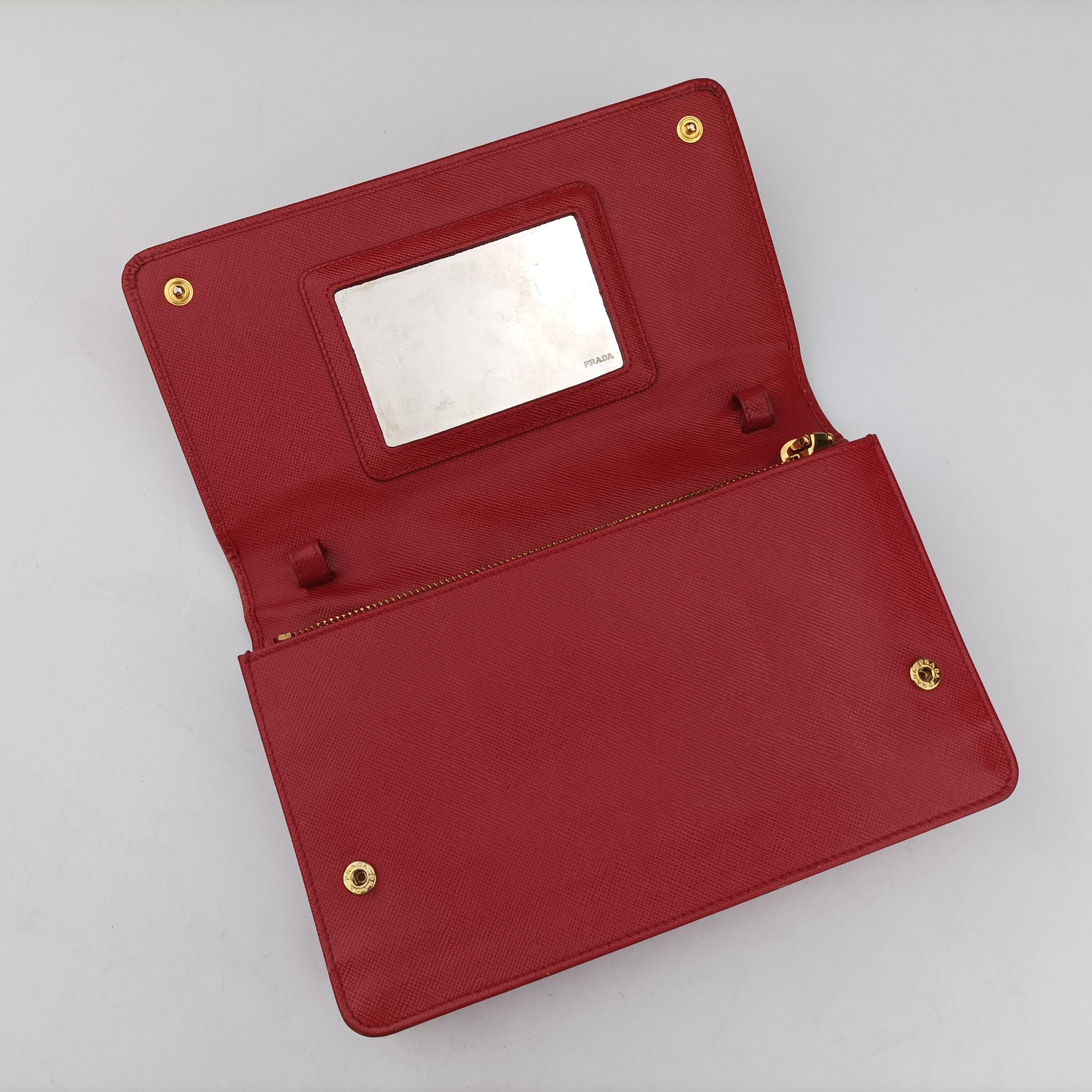 Secondhand Prada Sling Bandoliera Red SAFFIANO Leather　 BT1019 shoulderbag | stylenewstar