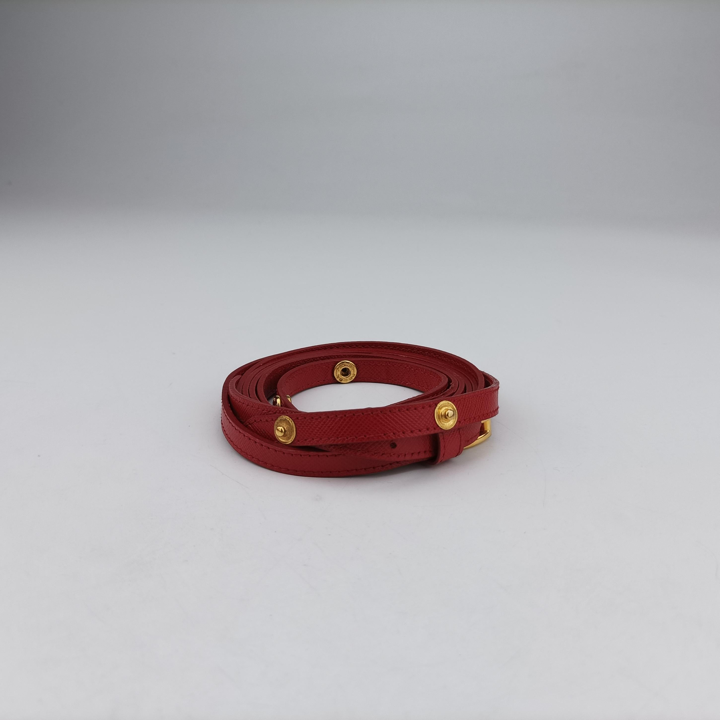 Secondhand Prada Sling Bandoliera Red SAFFIANO Leather　 BT1019 shoulderbag | stylenewstar