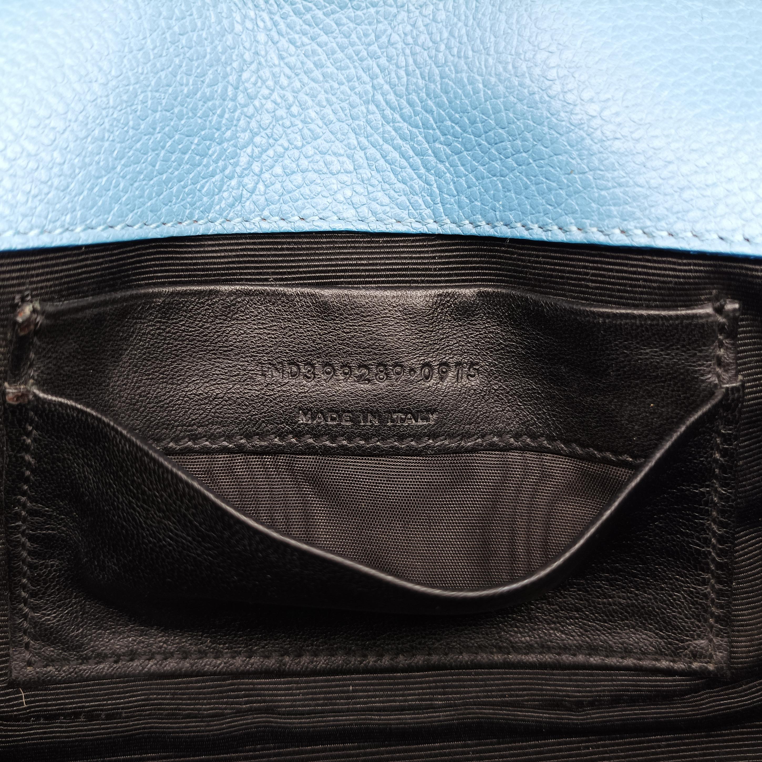 Pre-owned Yves Saint Laurent Baby Chai Blue Leather 399289 shoulderbag | stylenewstar