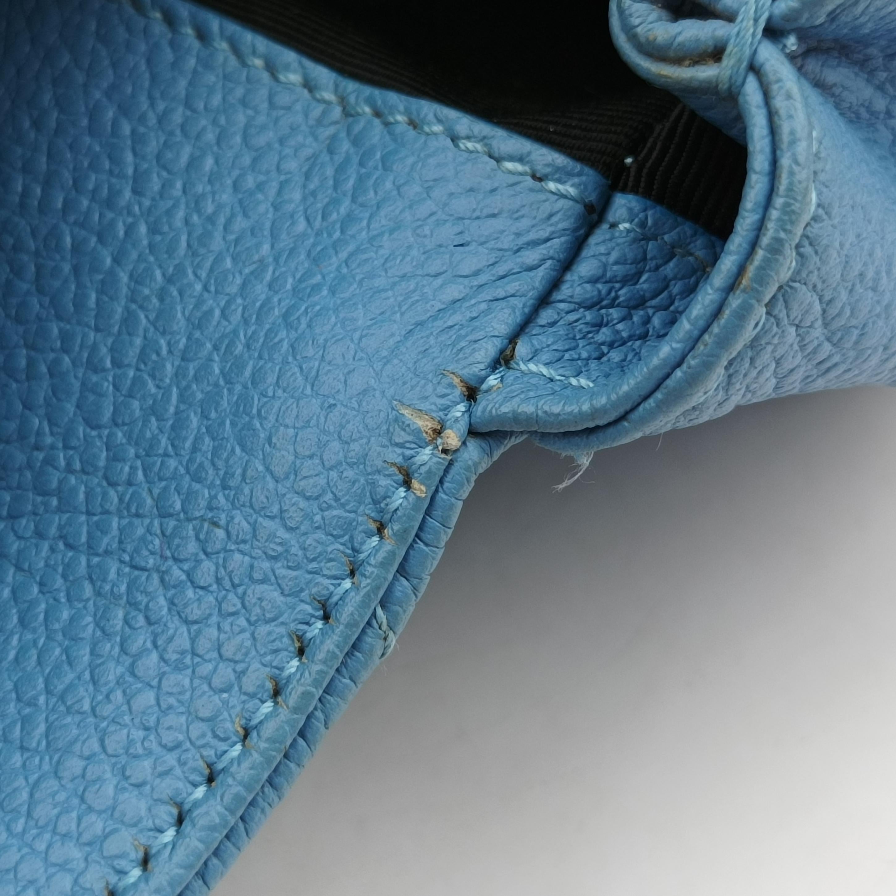Pre-owned Yves Saint Laurent Baby Chai Blue Leather 399289 shoulderbag | stylenewstar