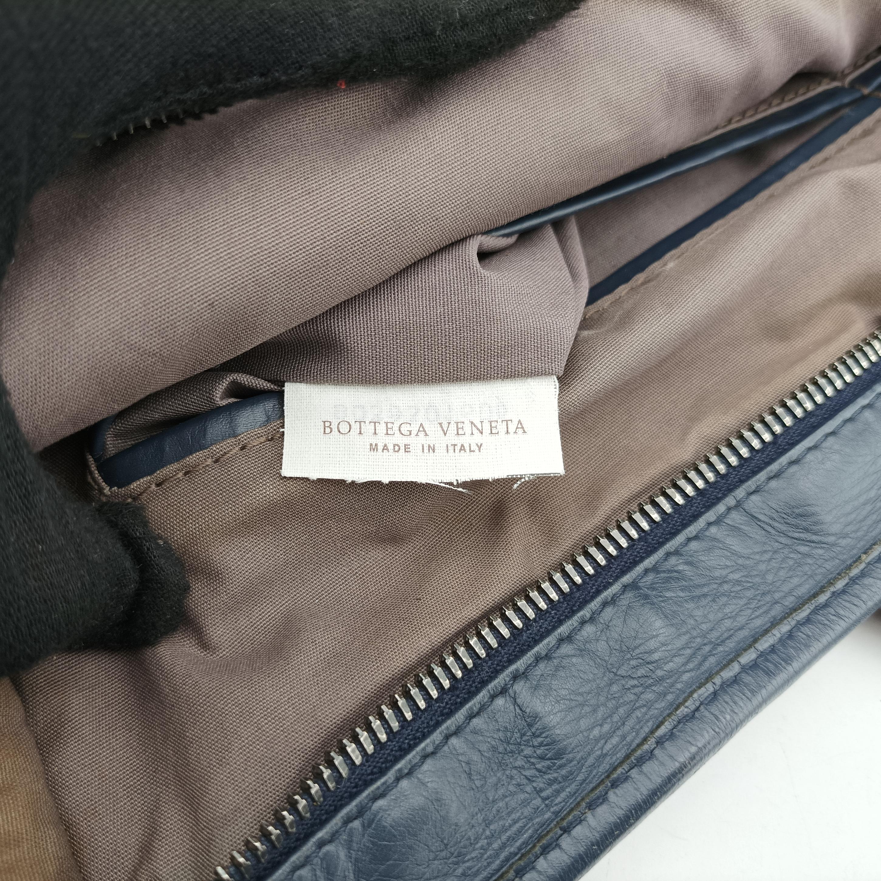 Secondhand Bottega Veneta Intrecciato Navy lambskin  shoulderbag | stylenewstar