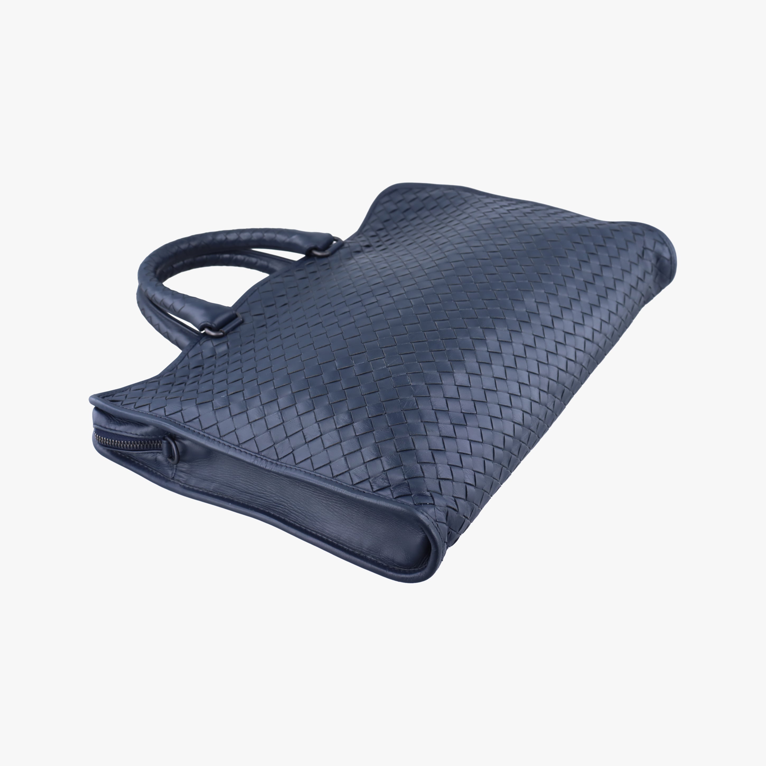 Secondhand Bottega Veneta Intrecciato Navy lambskin  shoulderbag | stylenewstar