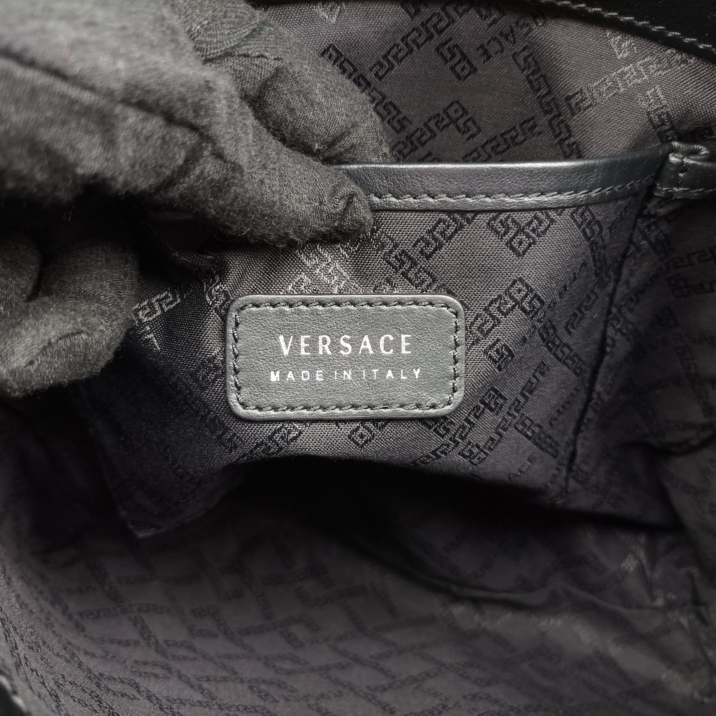 Pre-owned VERSACE Medusa Black Leather  shoulderbag | stylenewstar