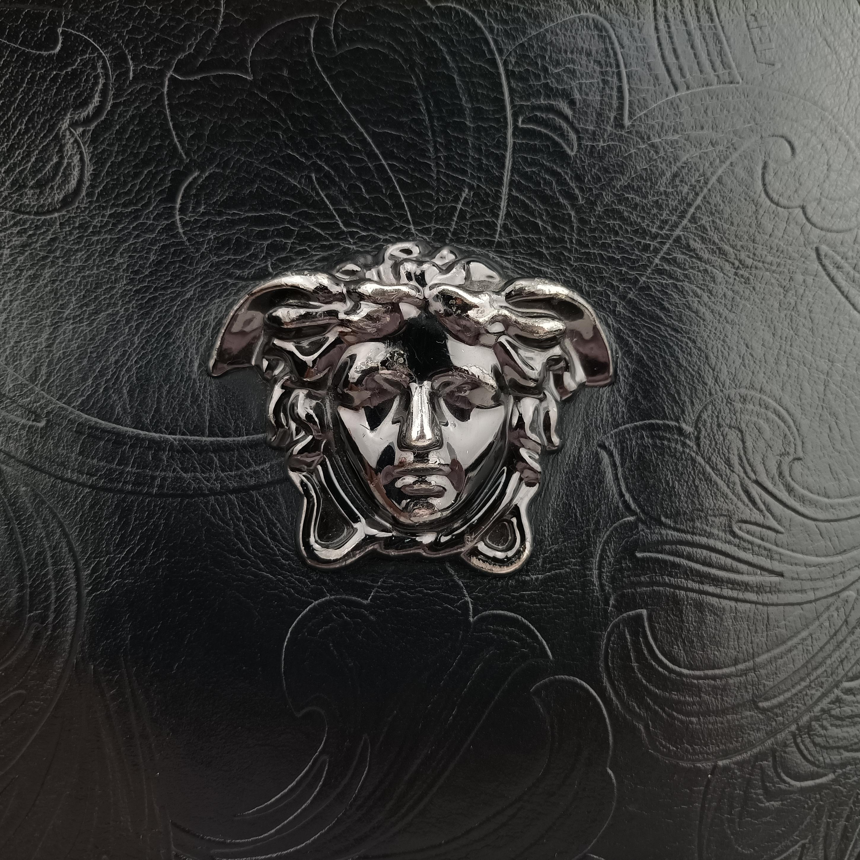 Pre-owned VERSACE Medusa Black Leather  shoulderbag | stylenewstar
