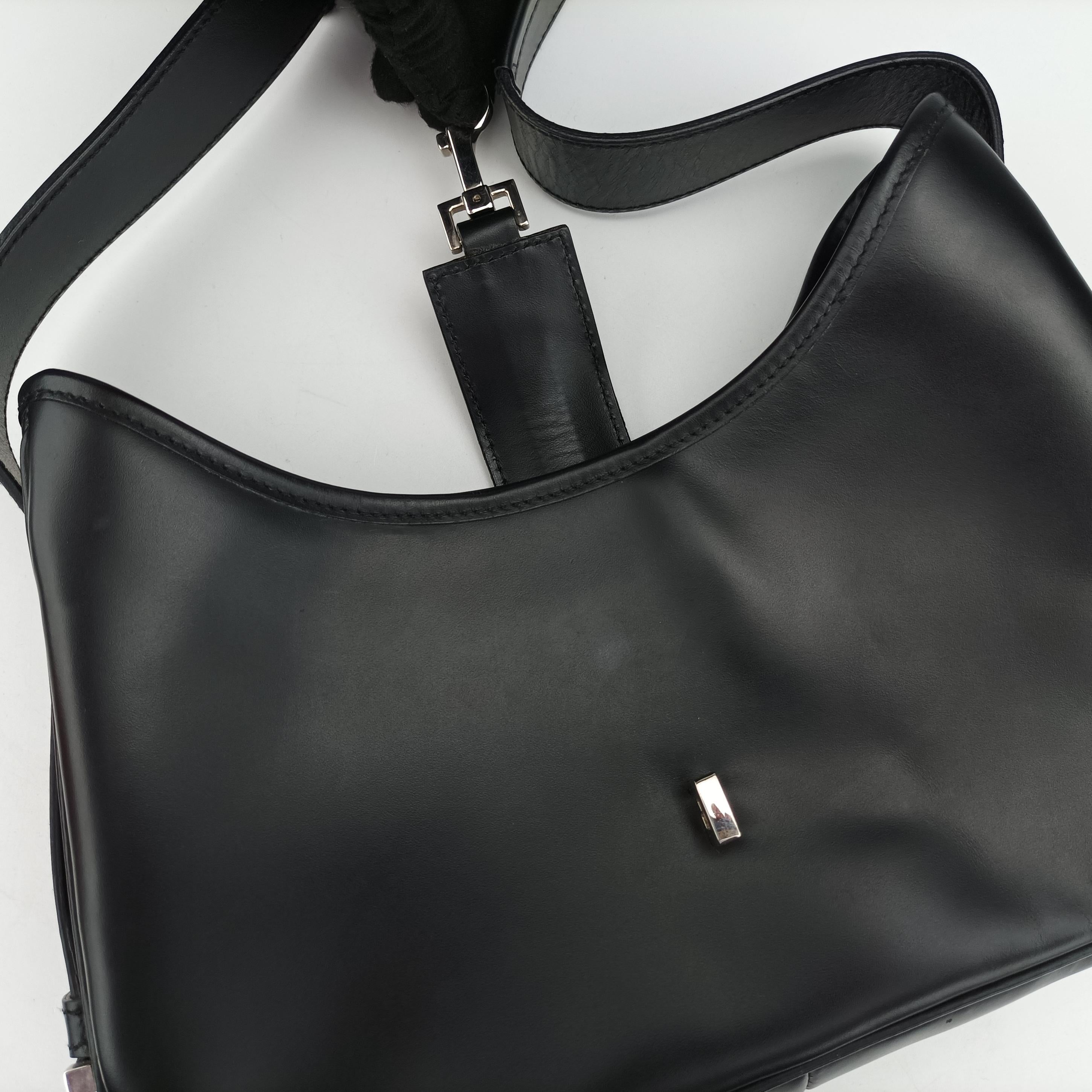 Pre-owned Gucci Jackie Black Leather 143747 handbag | stylenewstar
