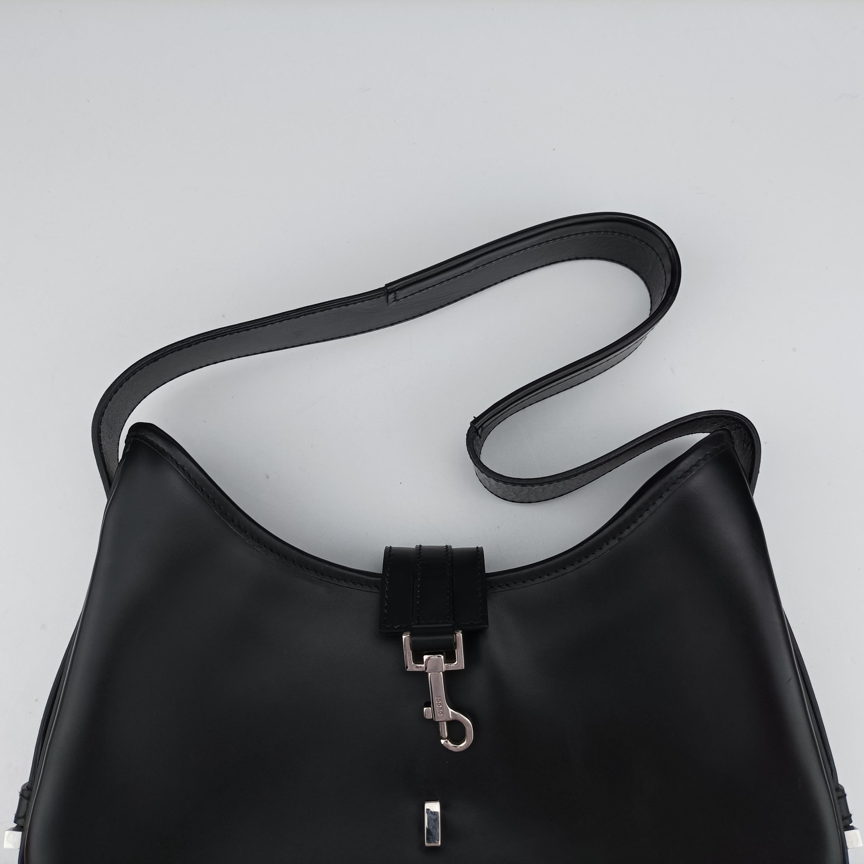 Pre-owned Gucci Jackie Black Leather 143747 handbag | stylenewstar