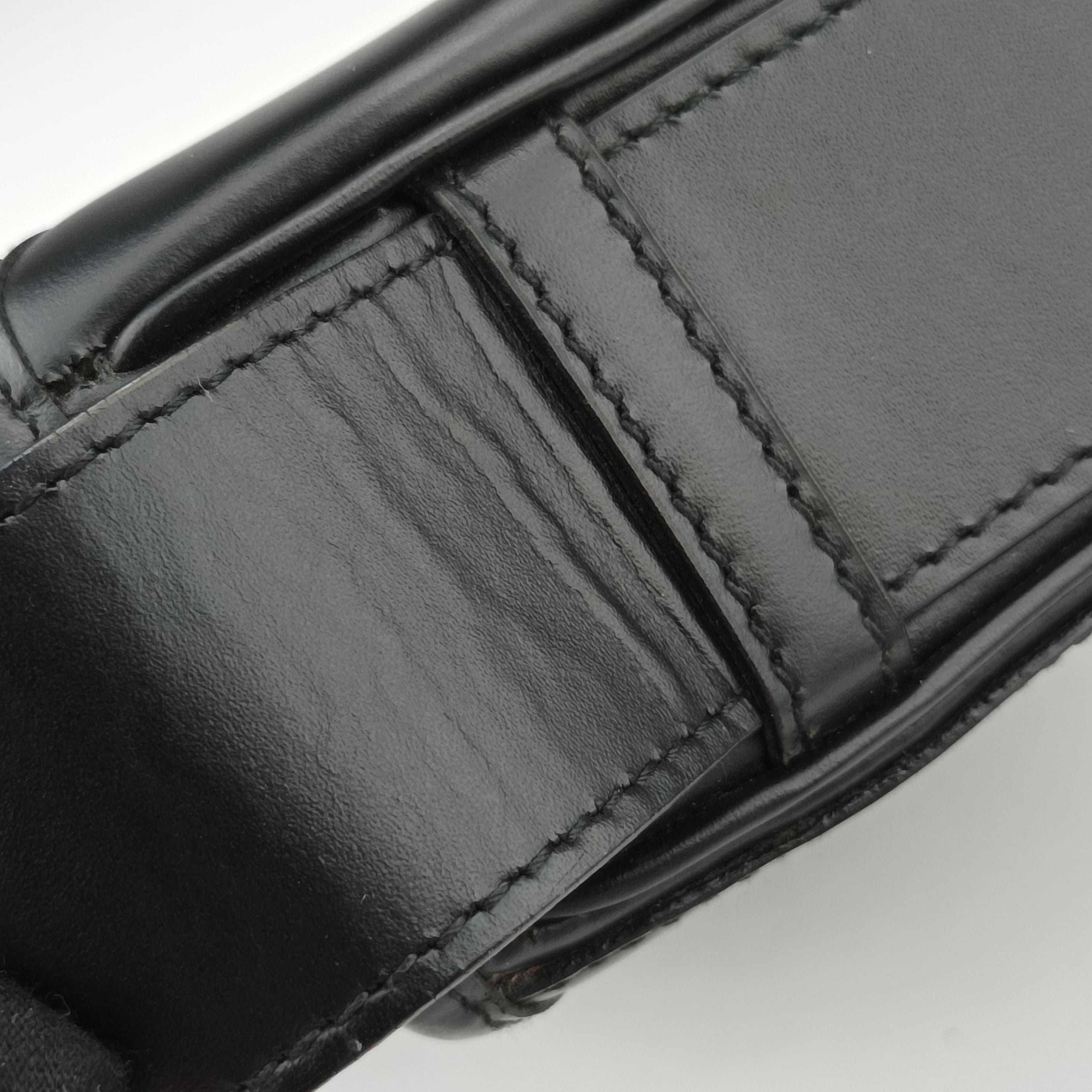 Pre-owned Gucci Jackie Black Leather 143747 handbag | stylenewstar