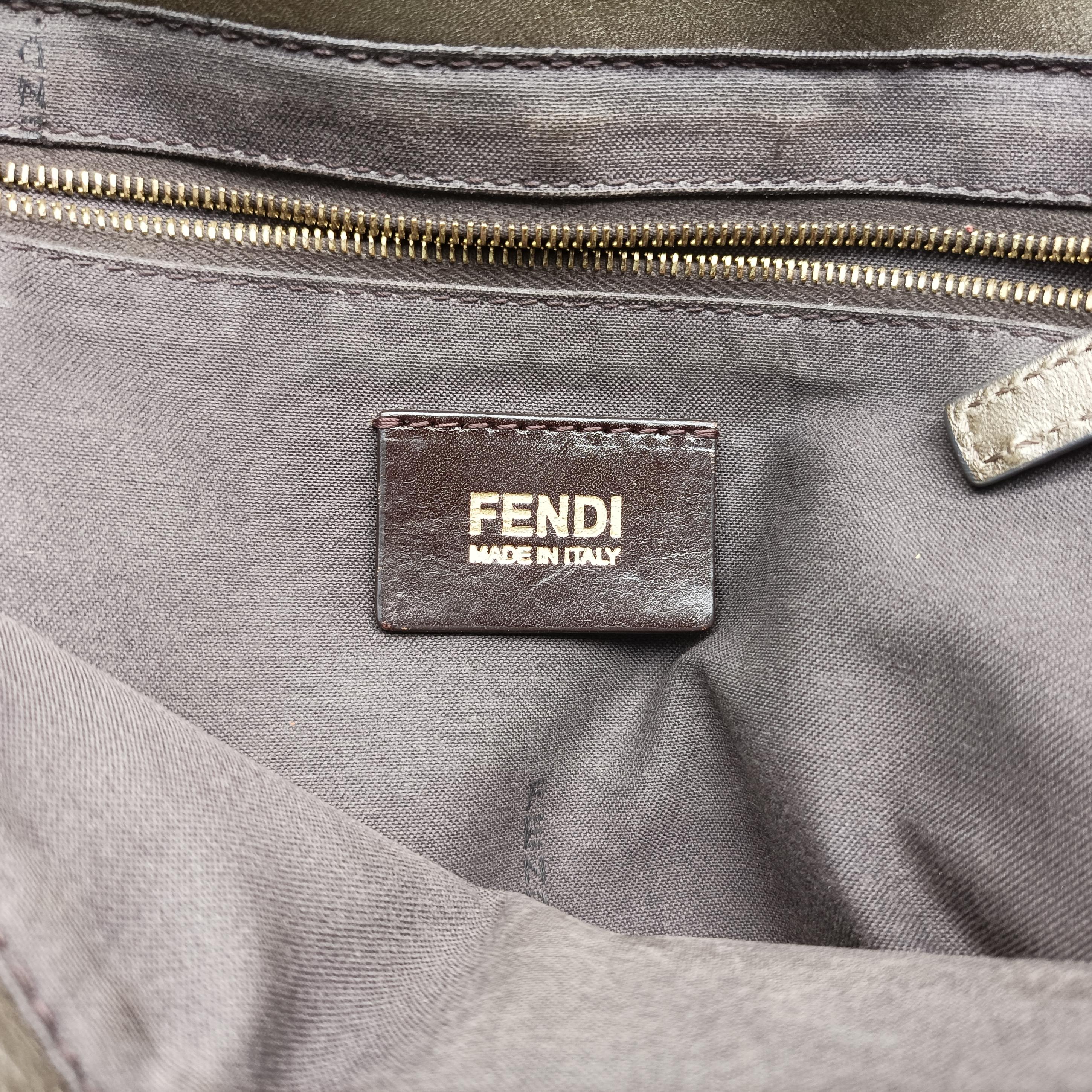 Pre-owned Fendi Maxi Baguette Flap Golden Leather 8BT143 shoulderbag | stylenewstar