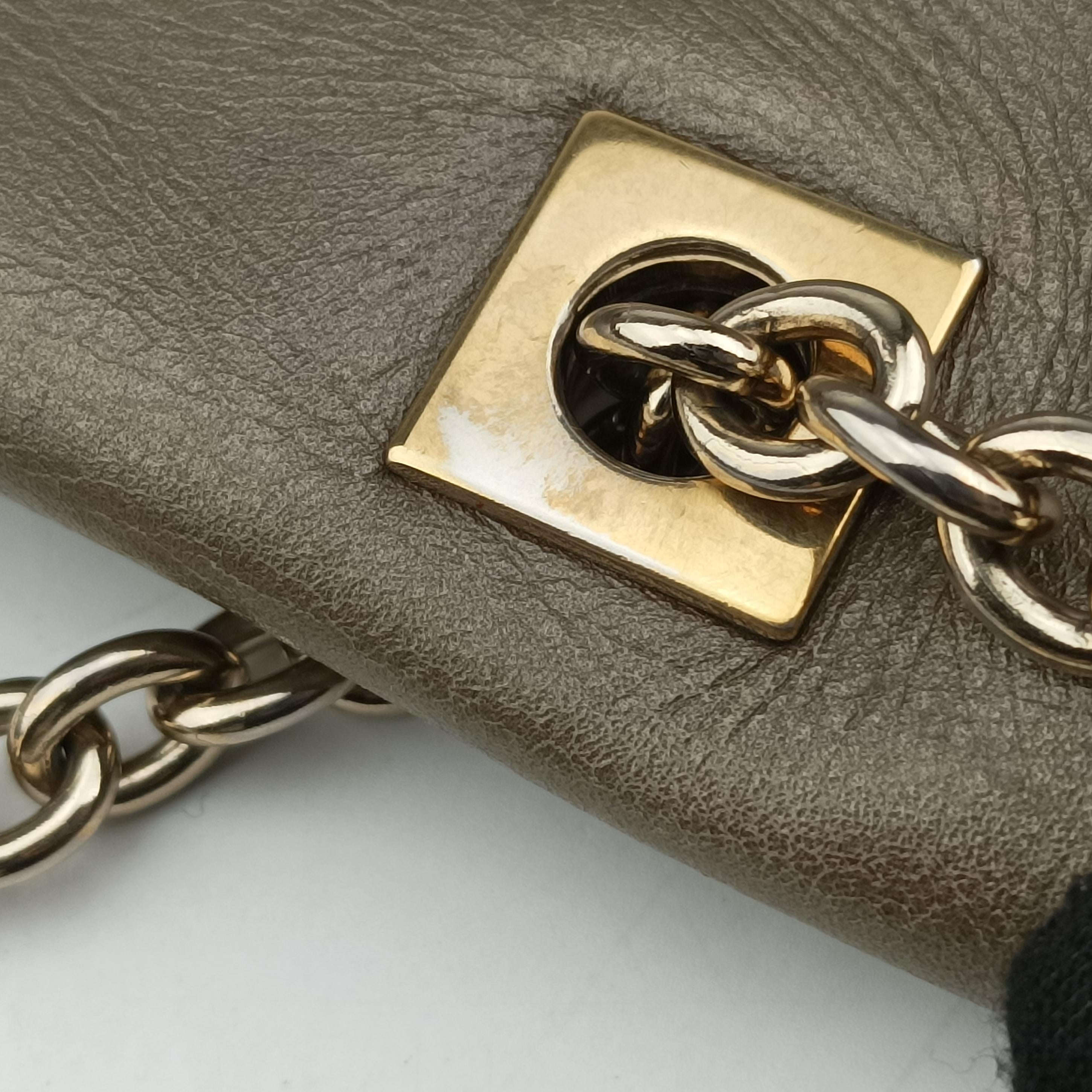 Pre-owned Fendi Maxi Baguette Flap Golden Leather 8BT143 shoulderbag | stylenewstar