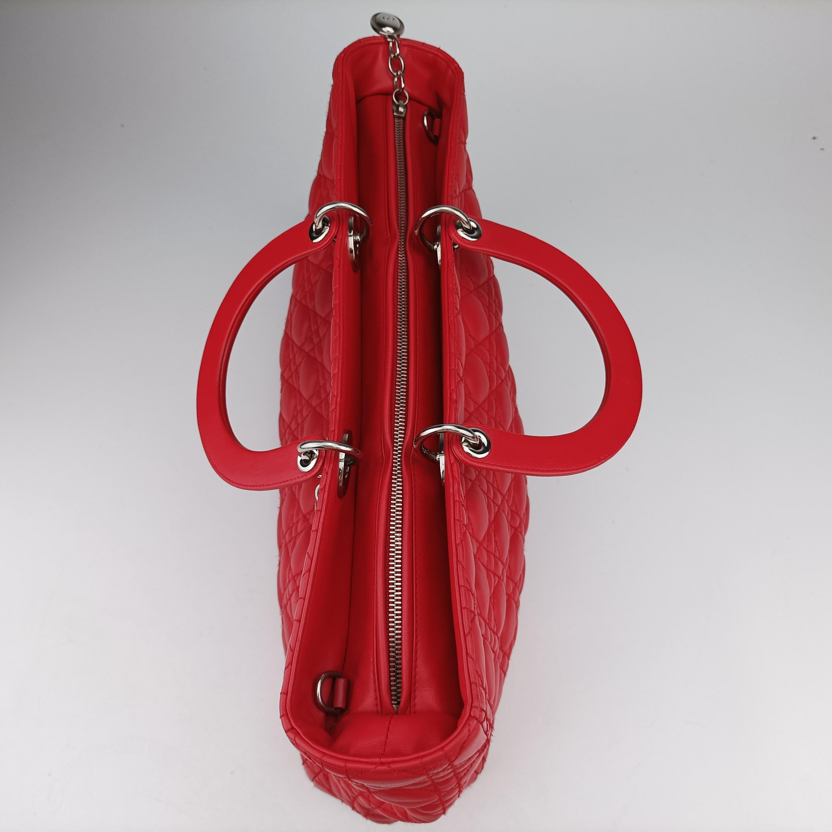 Pre-owned Christian Dior Lady Dior Red lambskin  shoulderbag | stylenewstar