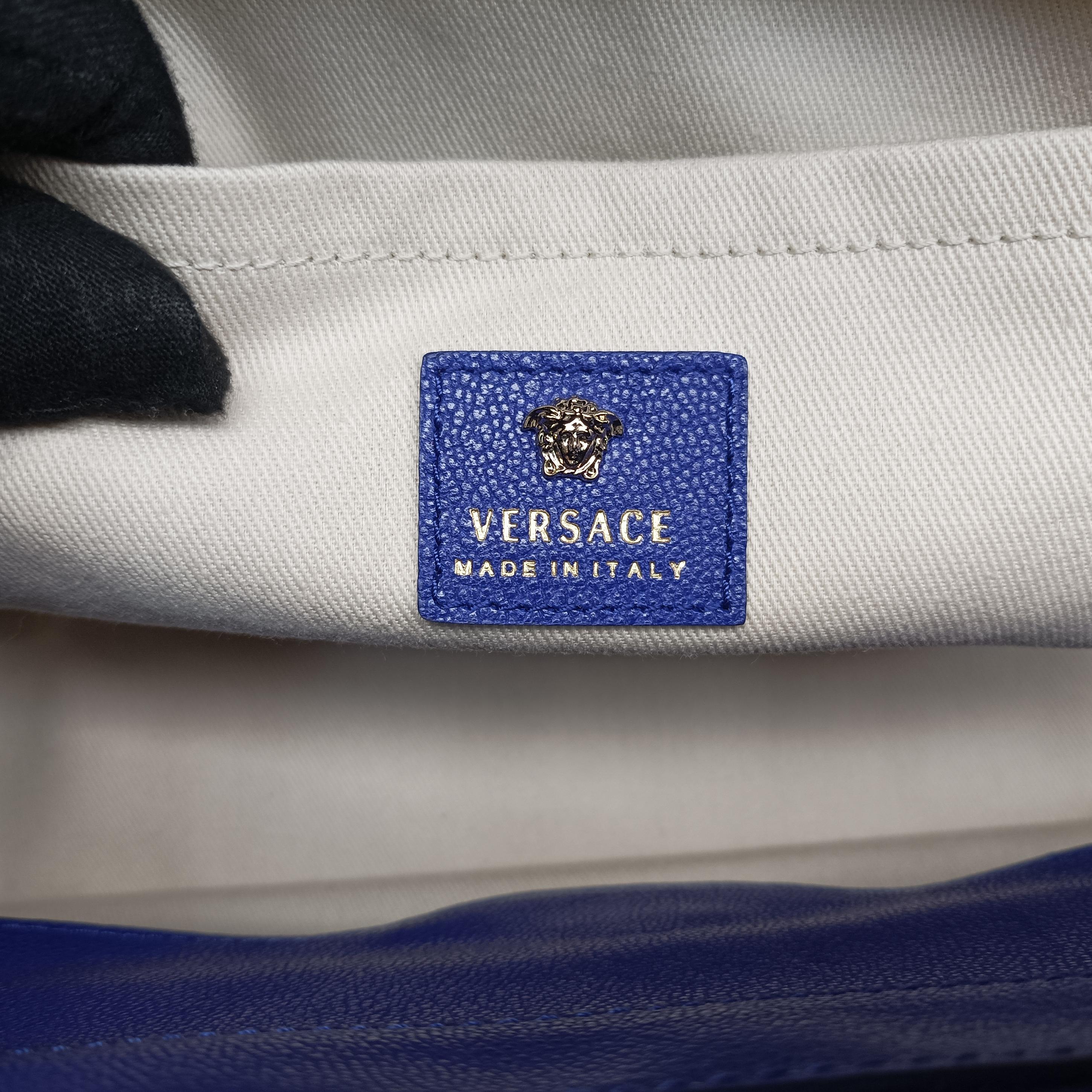 Pre-owned VERSACE La Medusa Blue Leather  shoulderbag | stylenewstar