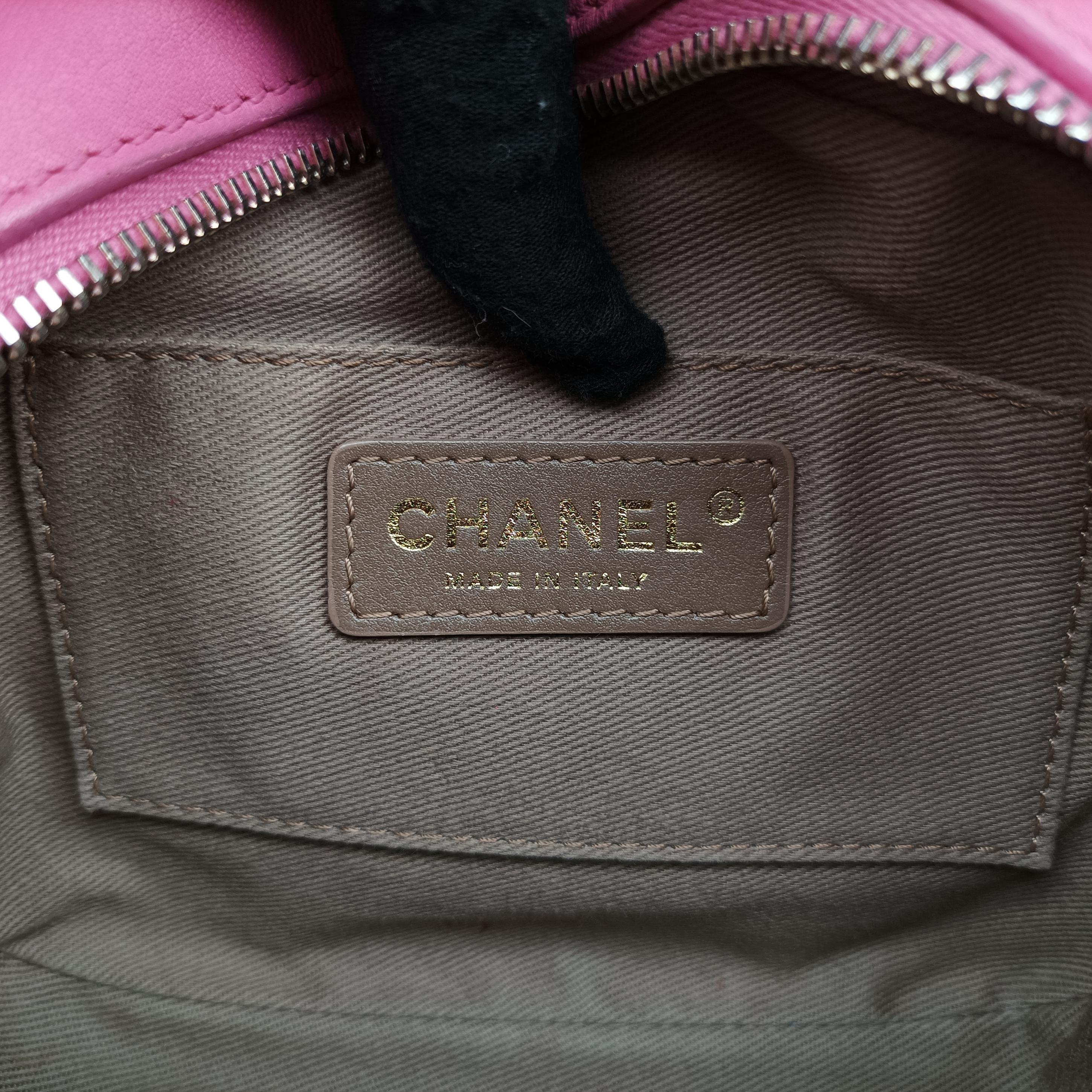 Pre-owned Chanel matelasse camera Pink Leather AS0137 shoulderbag | stylenewstar