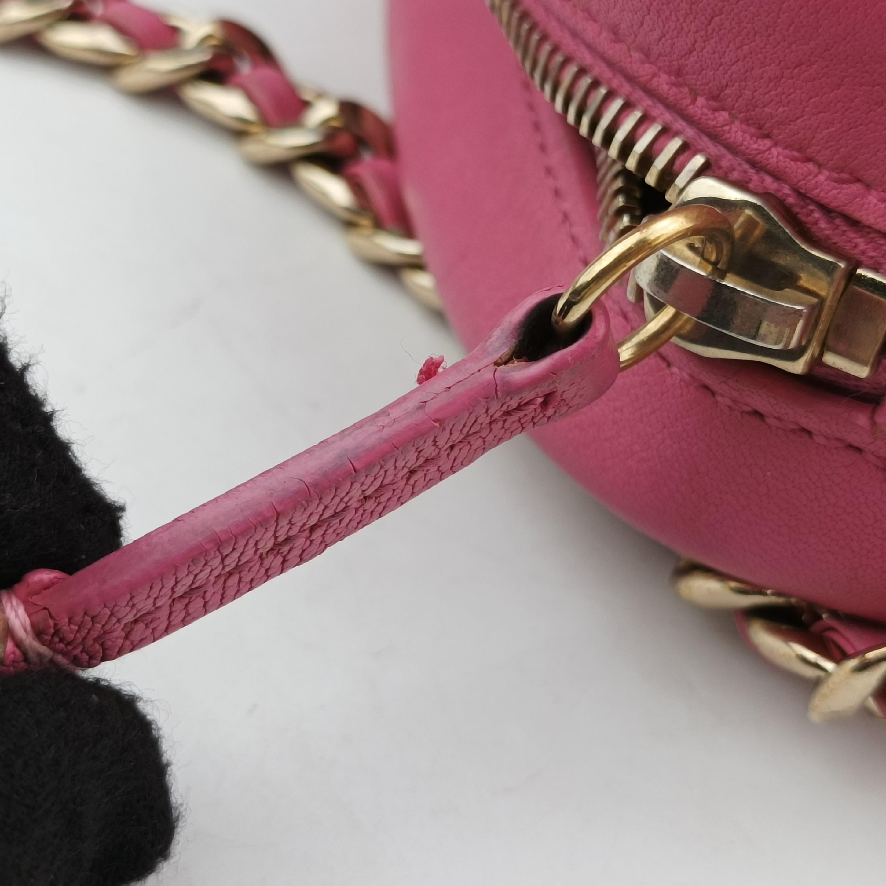 Pre-owned Chanel matelasse camera Pink Leather AS0137 shoulderbag | stylenewstar