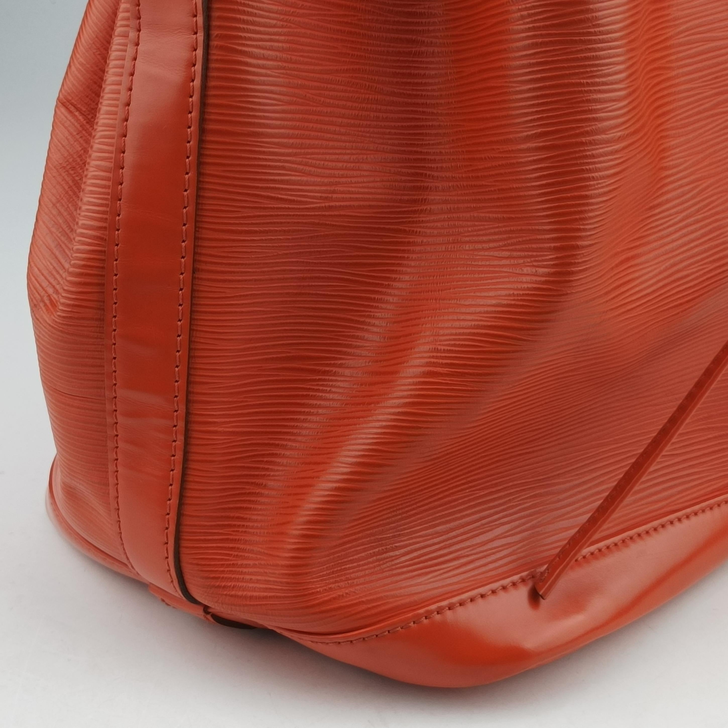 Pre-owned Louis Vuitton NOe PIMENT Epi M40842 shoulderbag | stylenewstar
